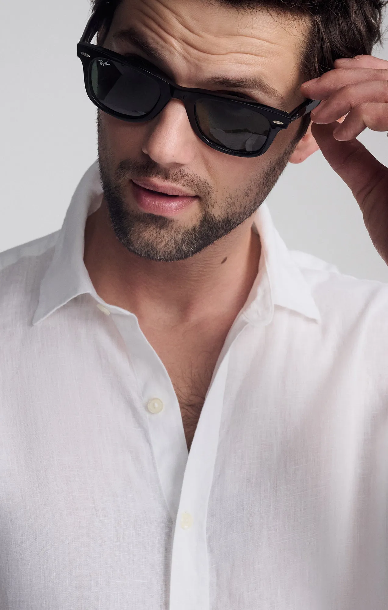 LINEN LONG SLEEVE BUTTON-UP SHIRT IN WHITE Twill Weave V-neck style