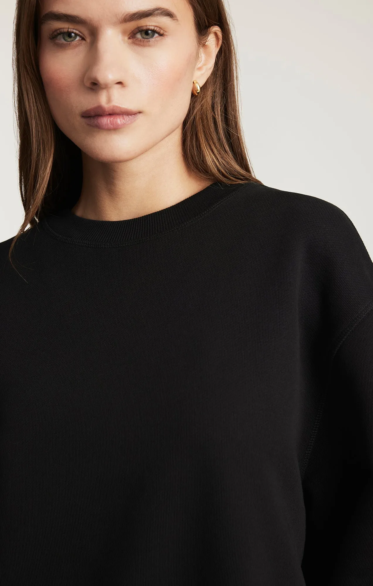 Fashionable Vibes Chilly Weather Style CREW NECK SWEATSHIRT IN BLACK