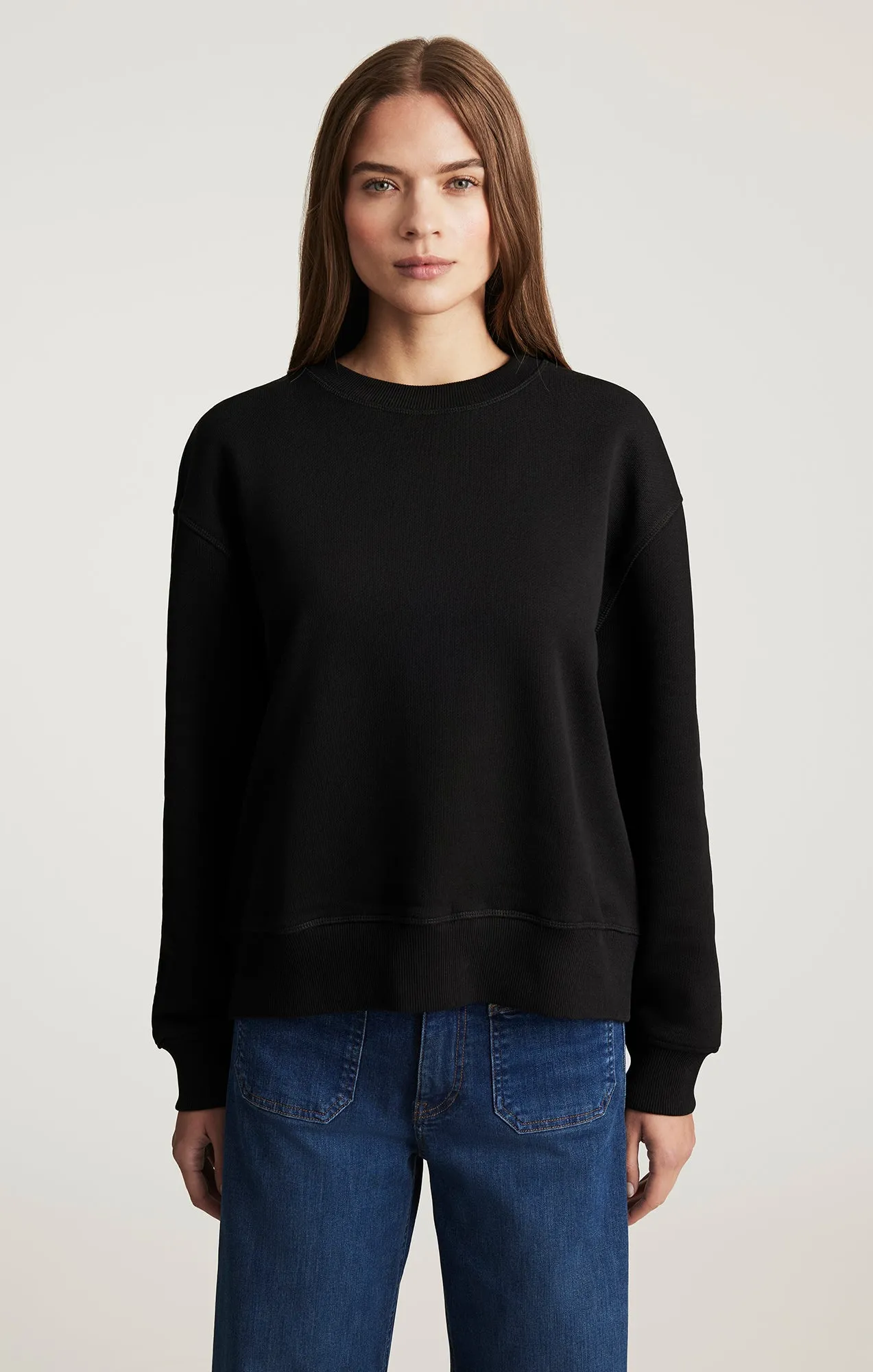 Layer Fit Effortless Style CREW NECK SWEATSHIRT IN BLACK