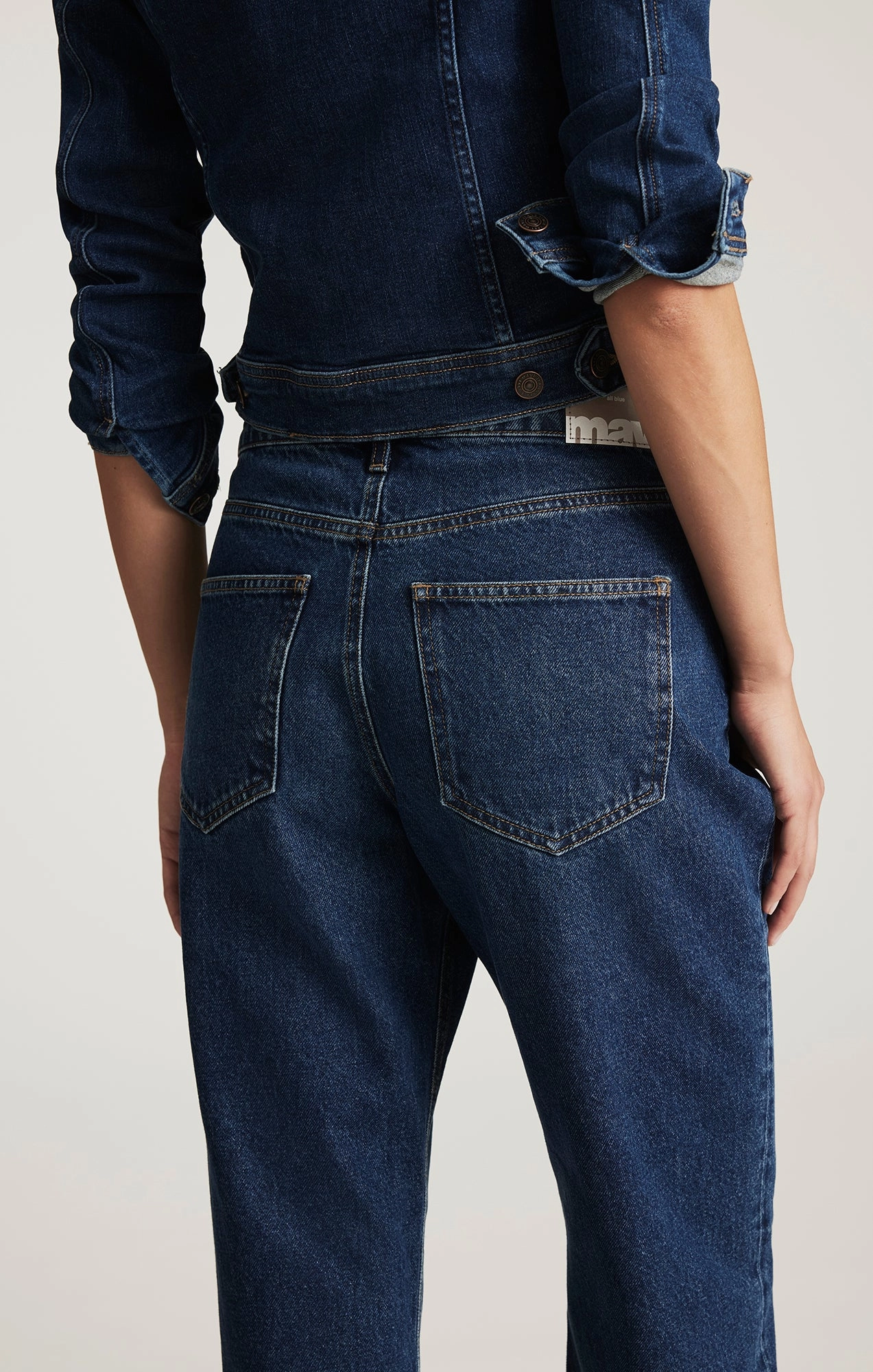 SAVANNAH STRAIGHT LEG IN DEEP BRUSHED CLASSIC DENIM Weighted Hemline