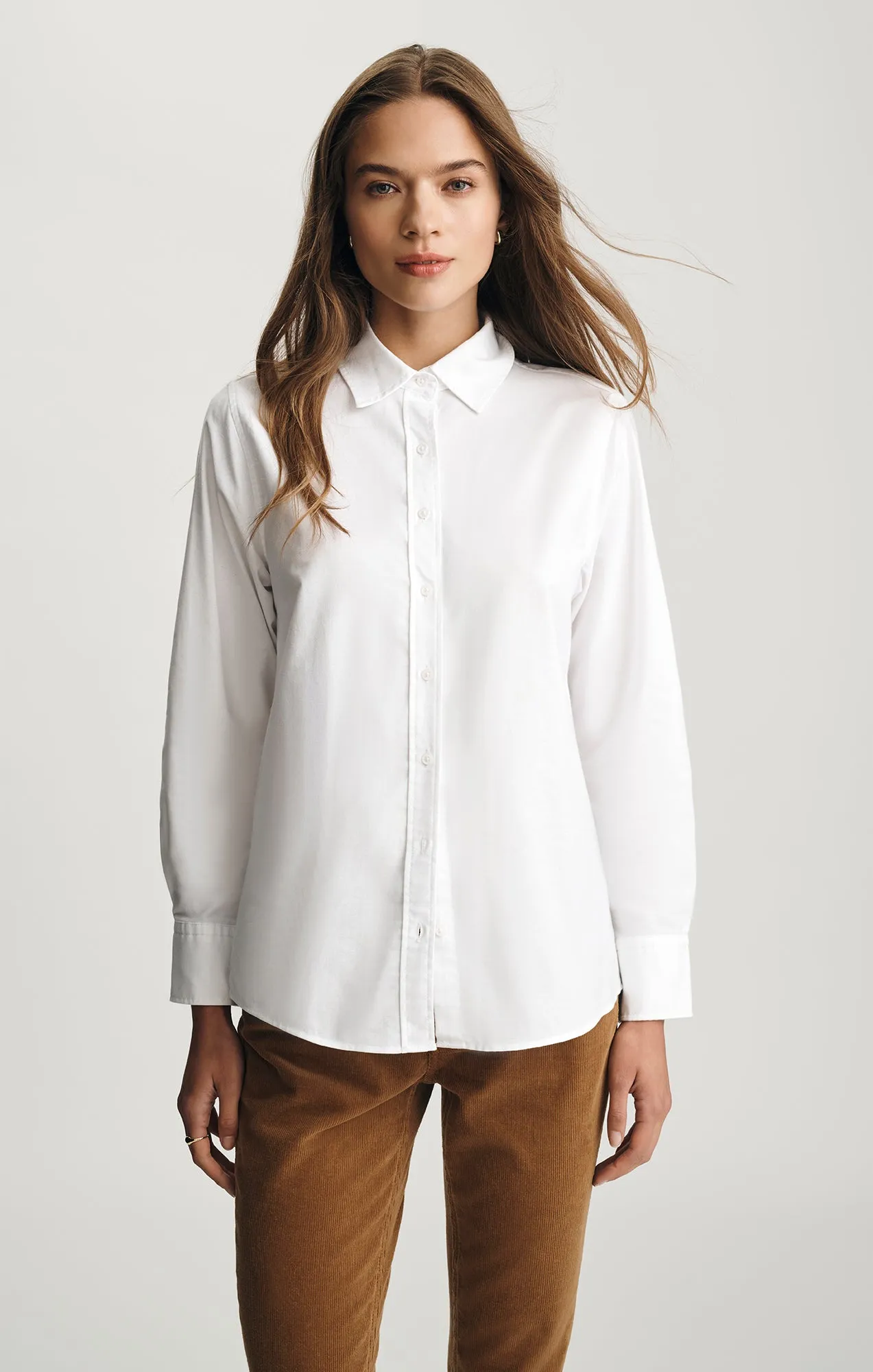 LONG SLEEVE BUTTON-UP SHIRT IN ANTIQUE WHITE Trendsetting Design Versatile Wear