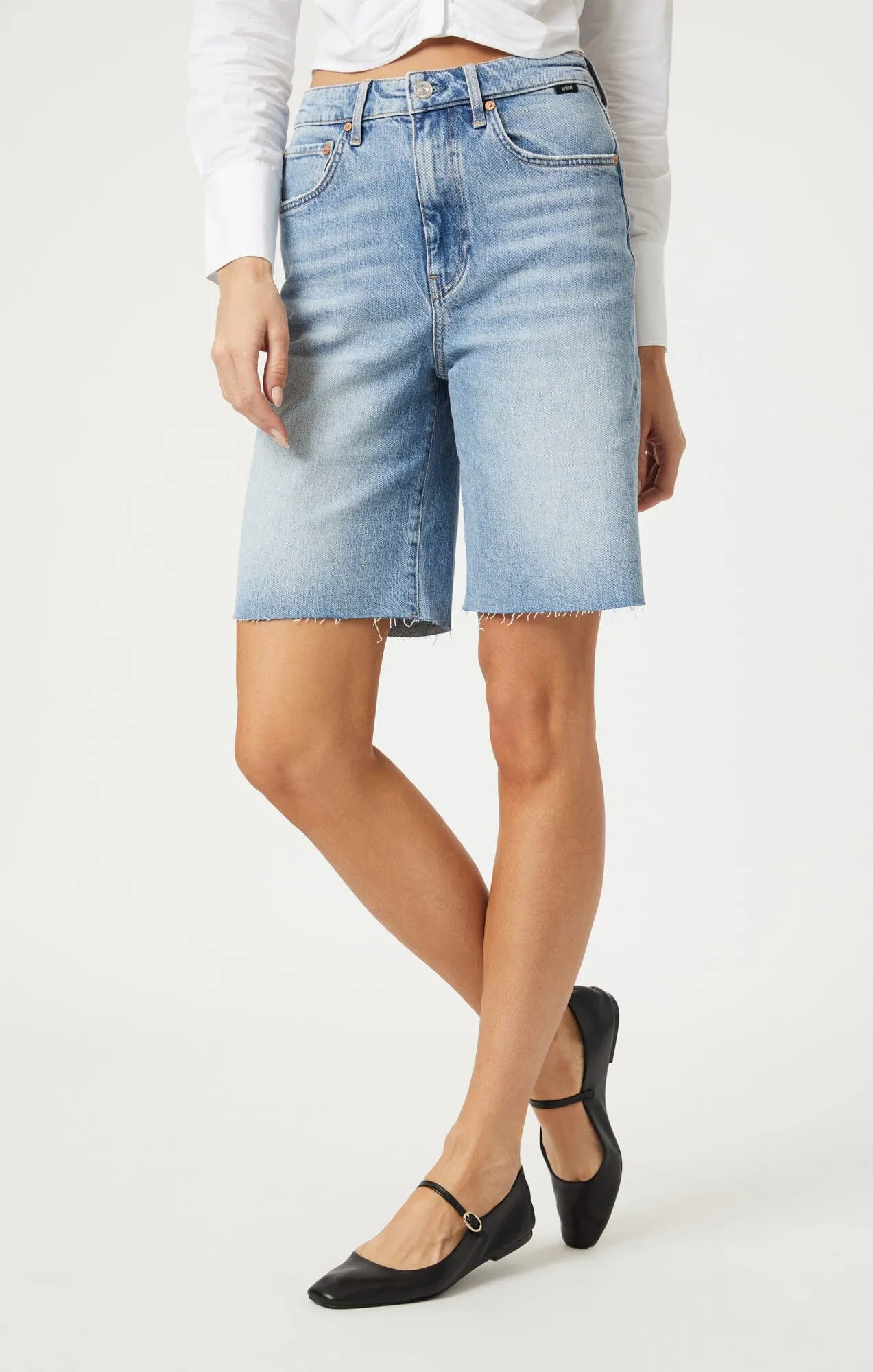 SELINA SHORTS IN LIGHT USED CLASSIC BLUE raincoat