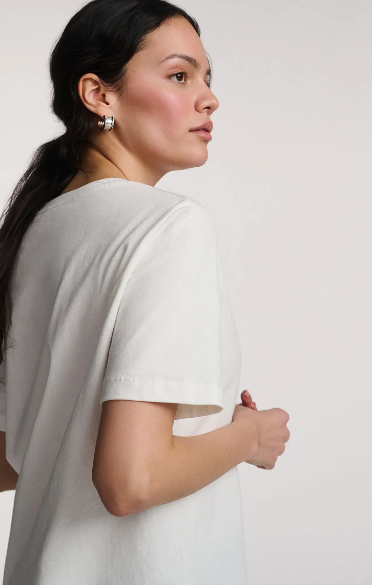 SHORT SLEEVE CREW NECK T-SHIRT IN ANTIQUE WHITE Classic and Comfy