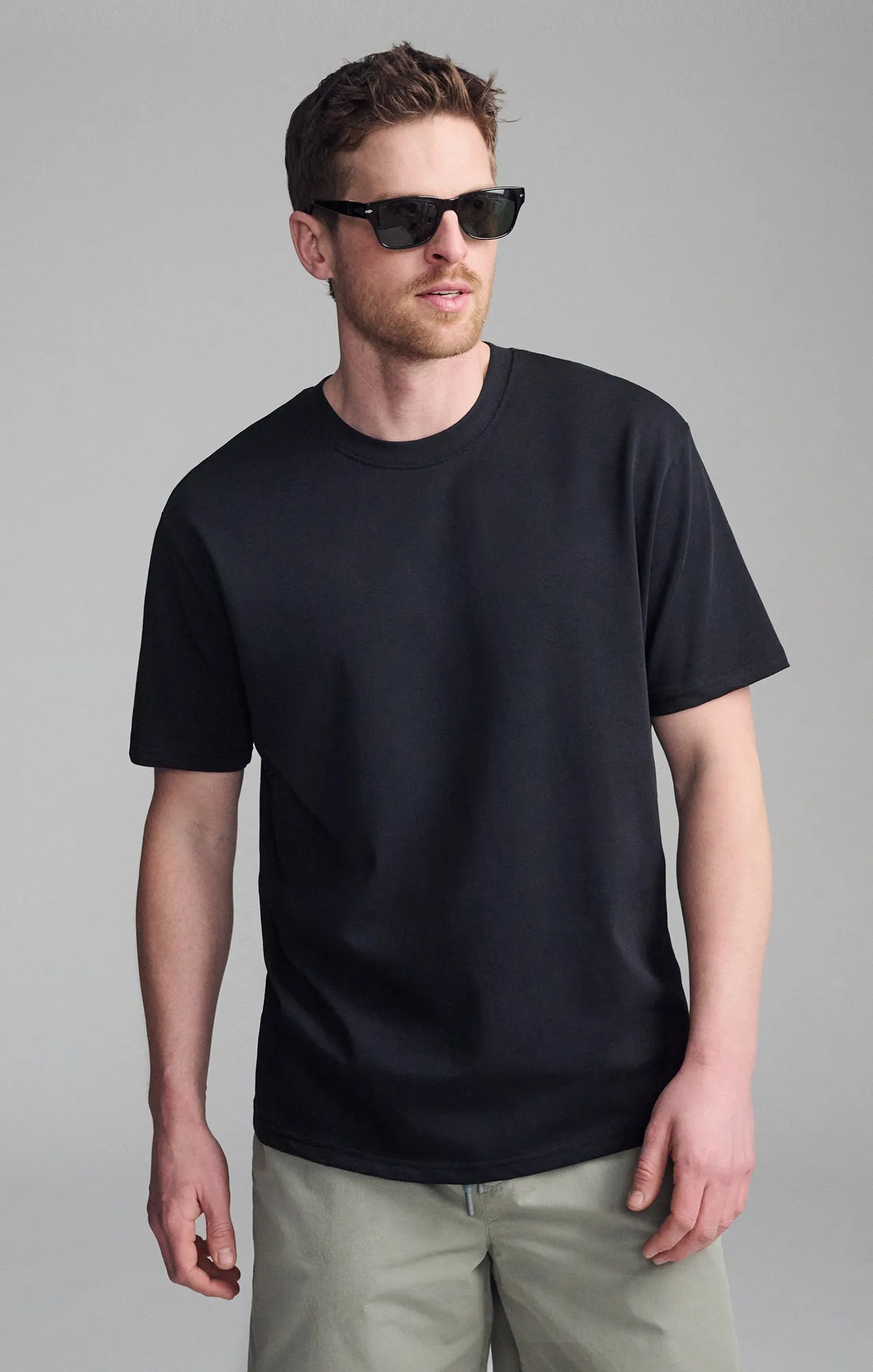 Low Environmental Impact Timeless Must-Have SHORT SLEEVE CREW NECK T-SHIRT IN BLACK