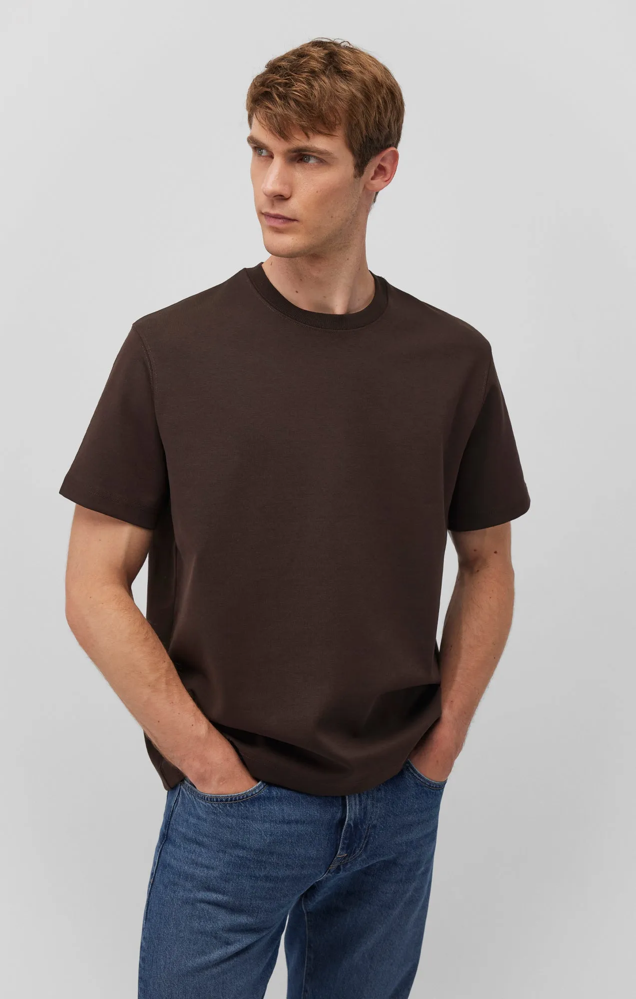 SHORT SLEEVE CREW NECK T-SHIRT IN CHOCOLATE TORTE Relaxed Vibe Distressed Hem Finish