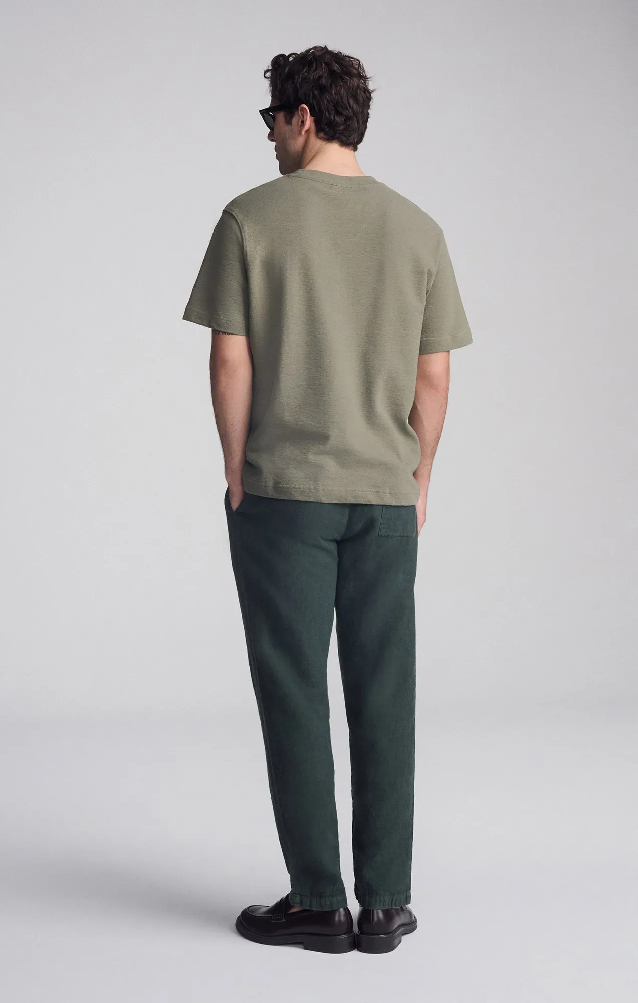 SHORT SLEEVE CREW NECK T-SHIRT IN DUSTY OLIVE Active Outfit Style Casual Layer