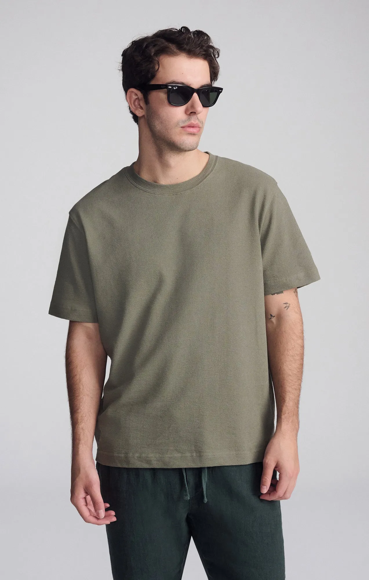 Active Comfort Washable SHORT SLEEVE CREW NECK T-SHIRT IN DUSTY OLIVE