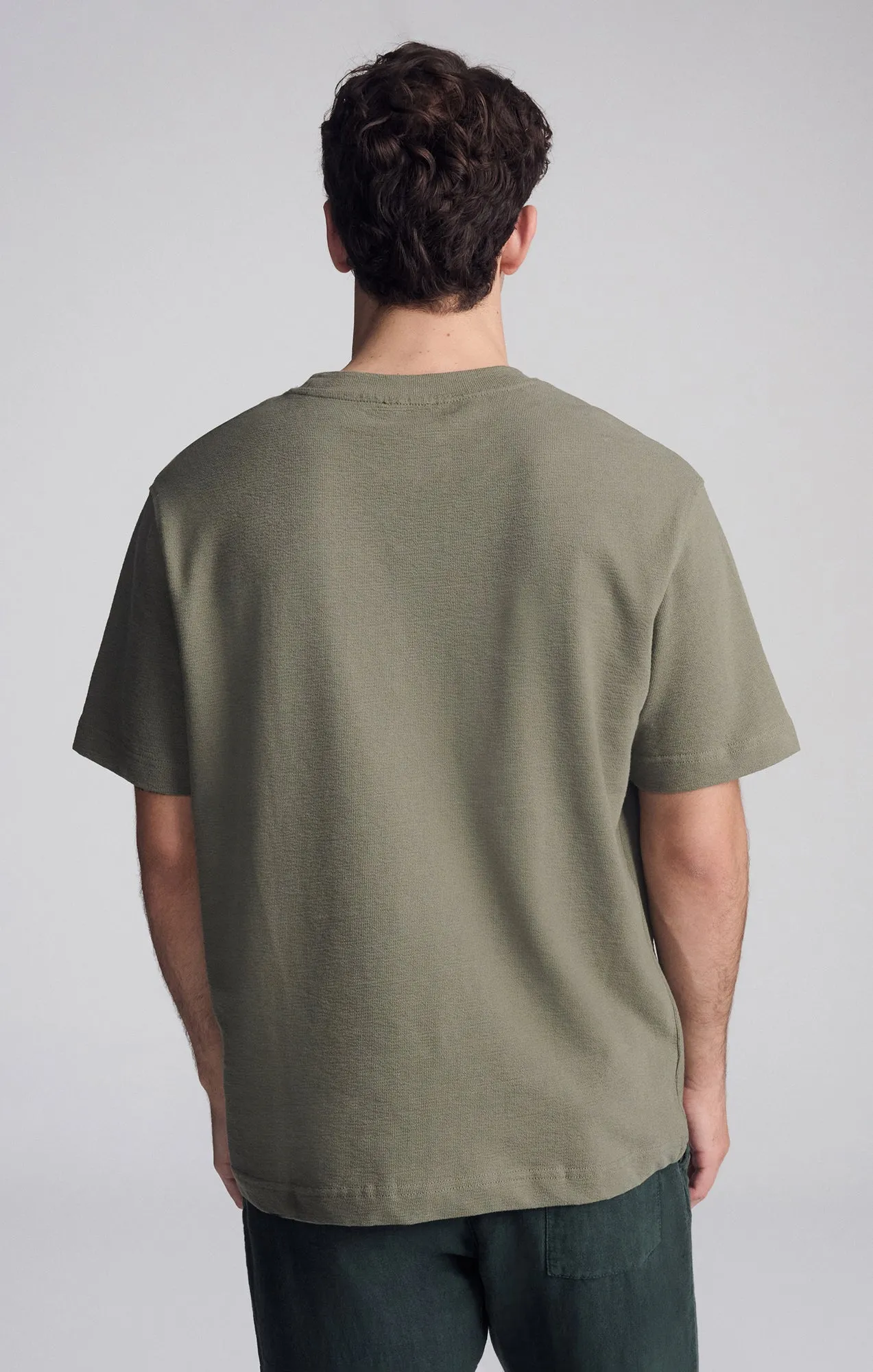 SHORT SLEEVE CREW NECK T-SHIRT IN DUSTY OLIVE Fashion-Forward Fit