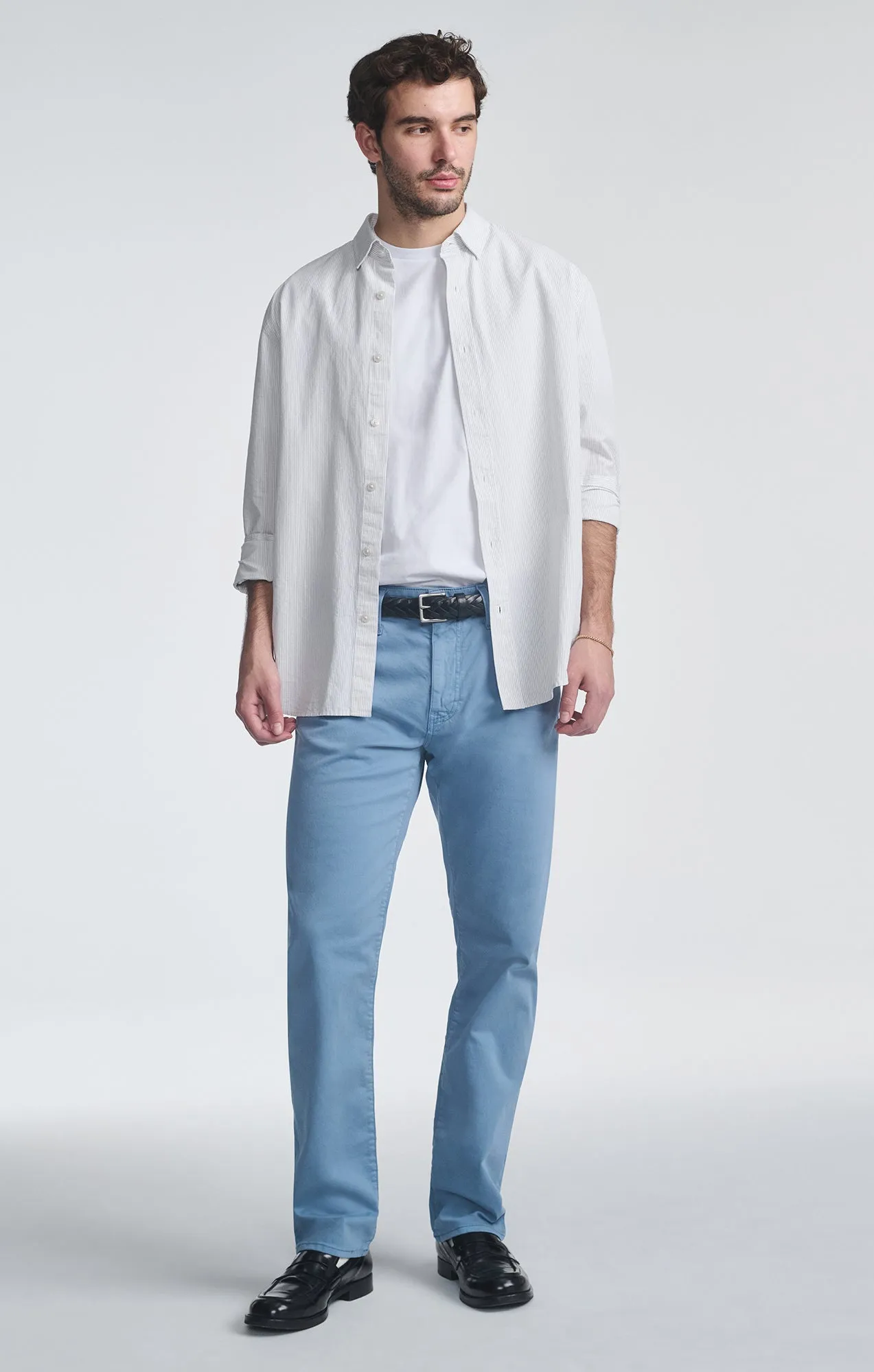 Light and Comfortable Flexible Neckline SHORT SLEEVE CREW NECK T-SHIRT IN WHITE