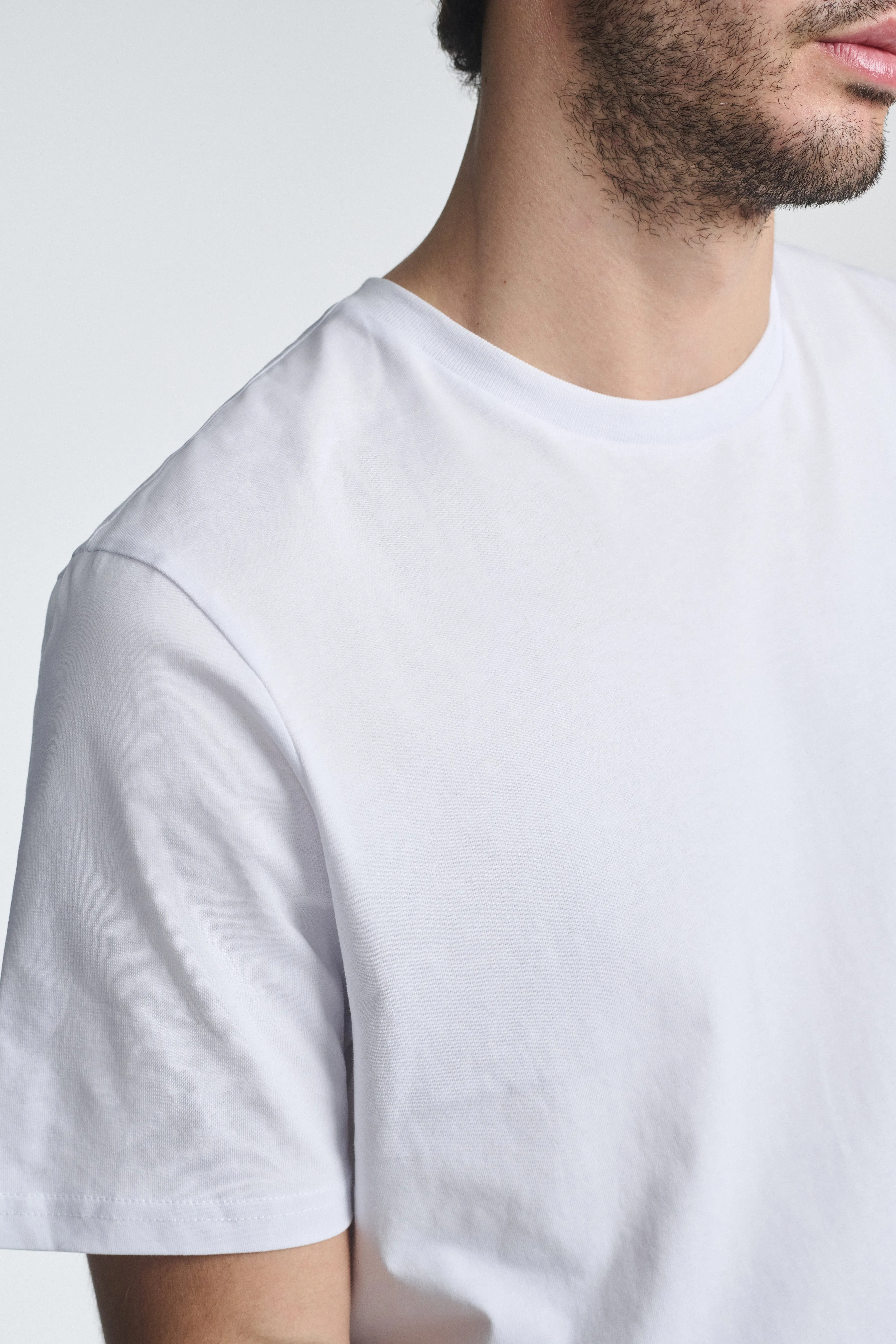 SHORT SLEEVE CREW NECK T-SHIRT IN WHITE Essential Look Smart Layer