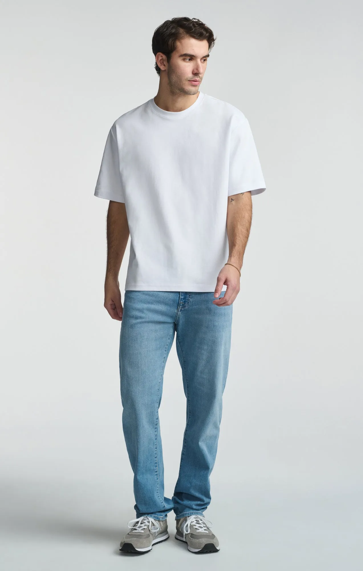 Outdoor Comfort Style SHORT SLEEVE CREW NECK T-SHIRT IN WHITE