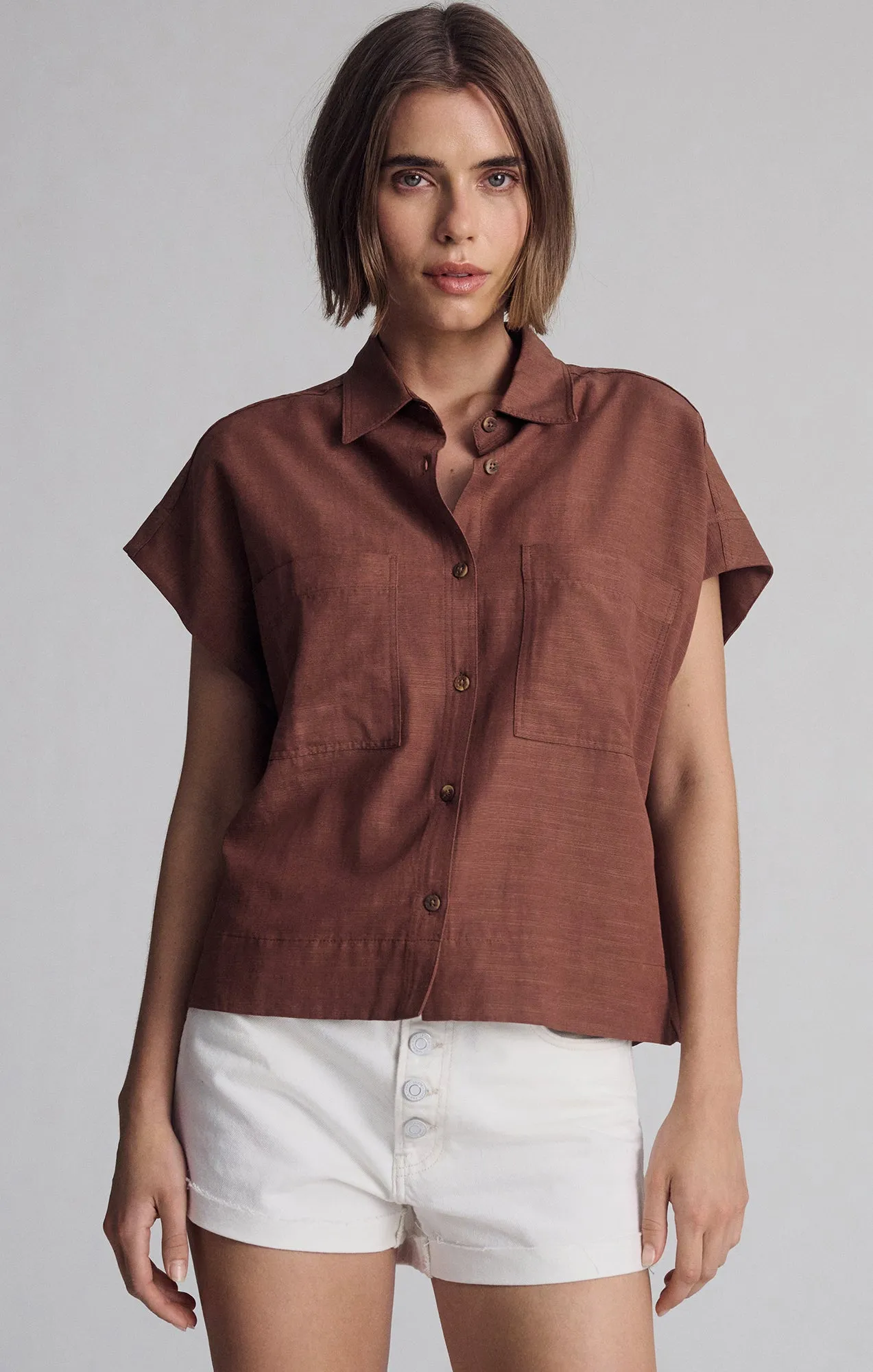 SHORT SLEEVE DOUBLE POCKET IN SHIRT IN SOFT SILK Effortless Style Zip Front