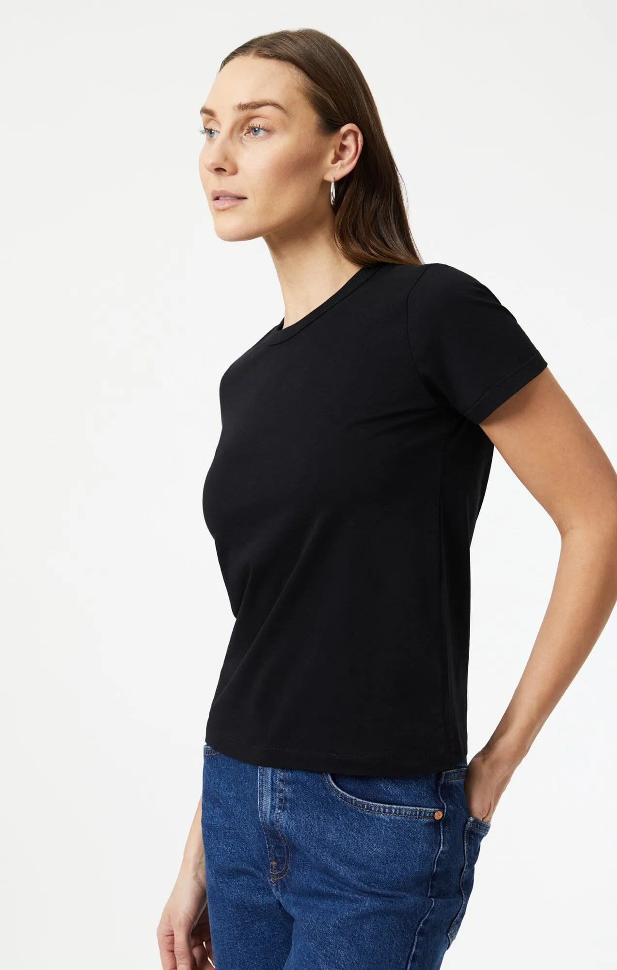 SLIM CREW NECK T-SHIRT IN BLACK Dimensional Stability Weave Street Comfort