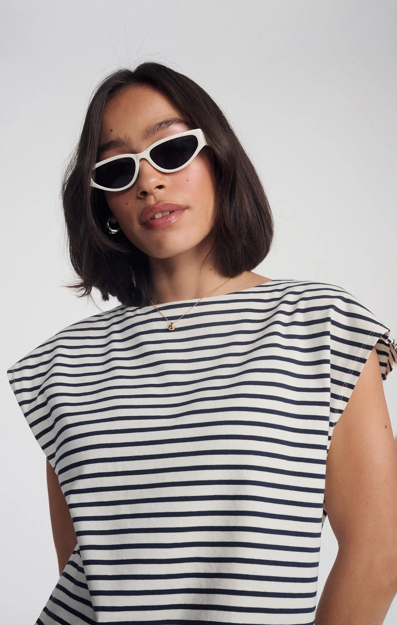 BOAT NECK SLEEVELESS SHIRT IN NAVY BLAZER STRIPE Weekend Vibes Lightweight Layers