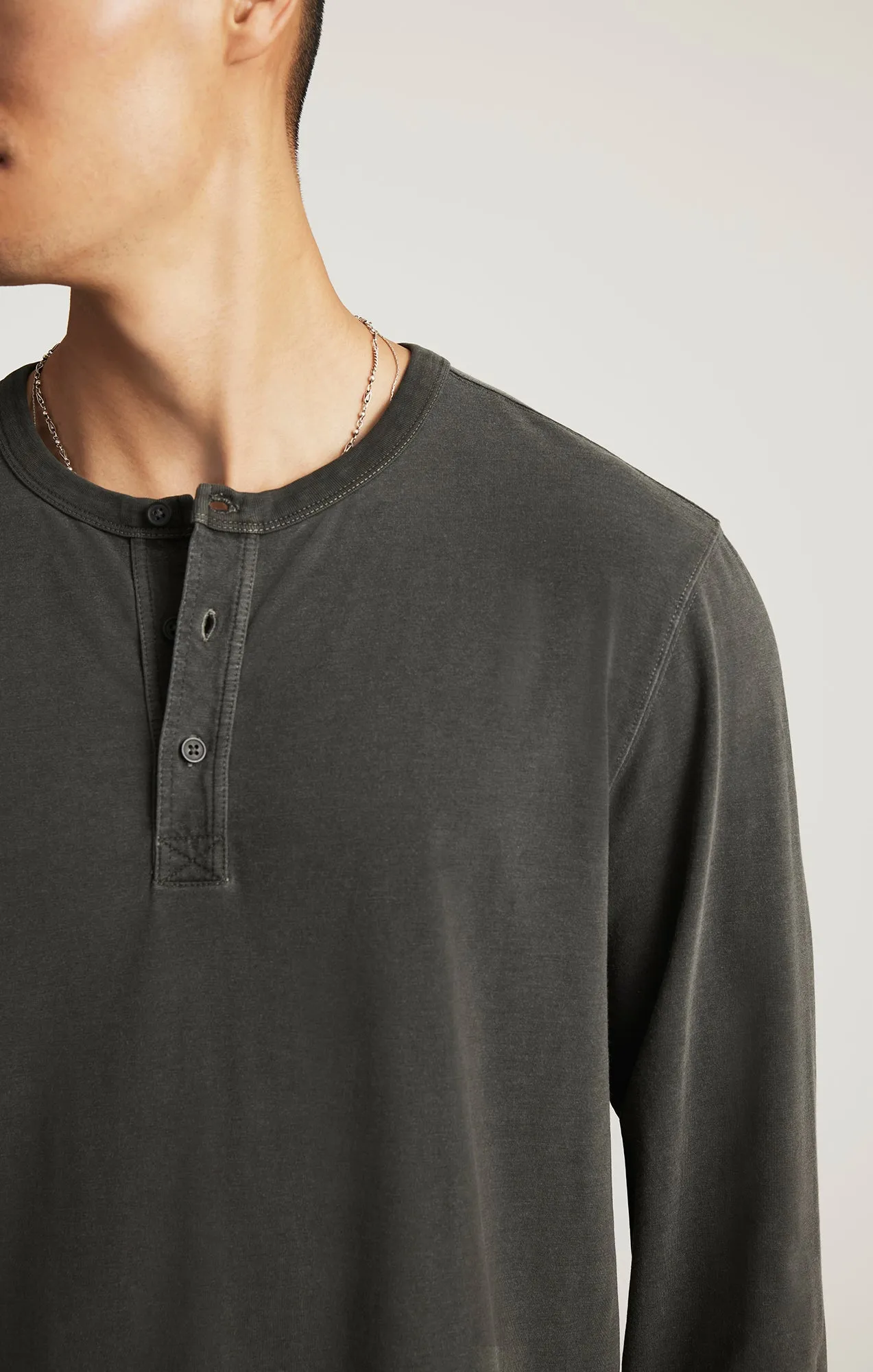 Cozy Wear Fit Performance Wear Fit LONG SLEEVE HENLEY T-SHIRT IN PIRATE BLACK