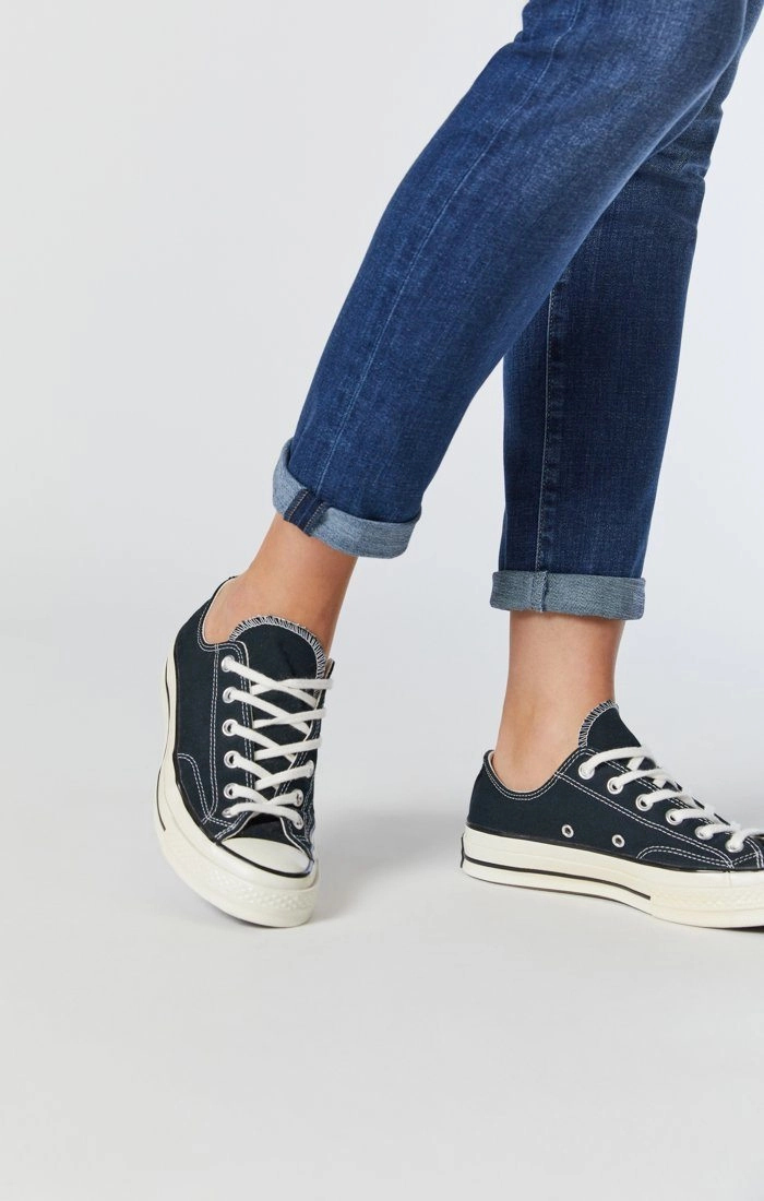 Weekend Style Rainy Day KATHLEEN SLIM BOYFRIEND JEANS IN MID FEATHER BLUE