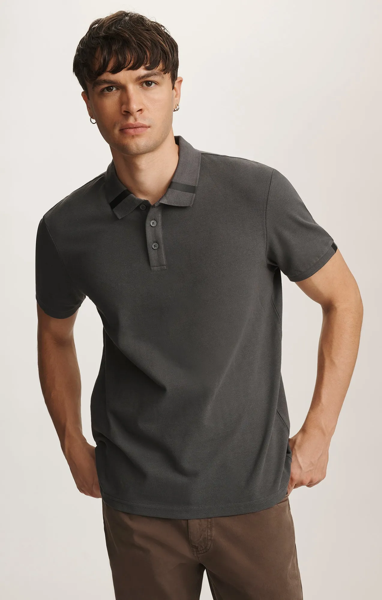 Lightweight Layers Timeless Style SMART POLO SHIRT IN ASPHALT