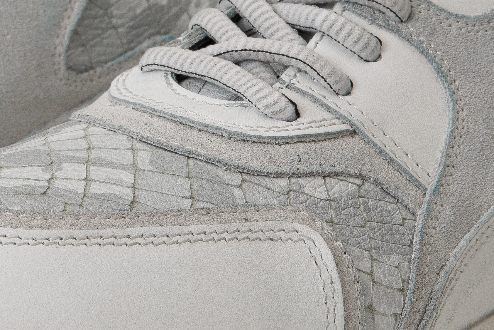 The Cakarta White Leather Men Sneaker FINAL SALE! Seamless grip