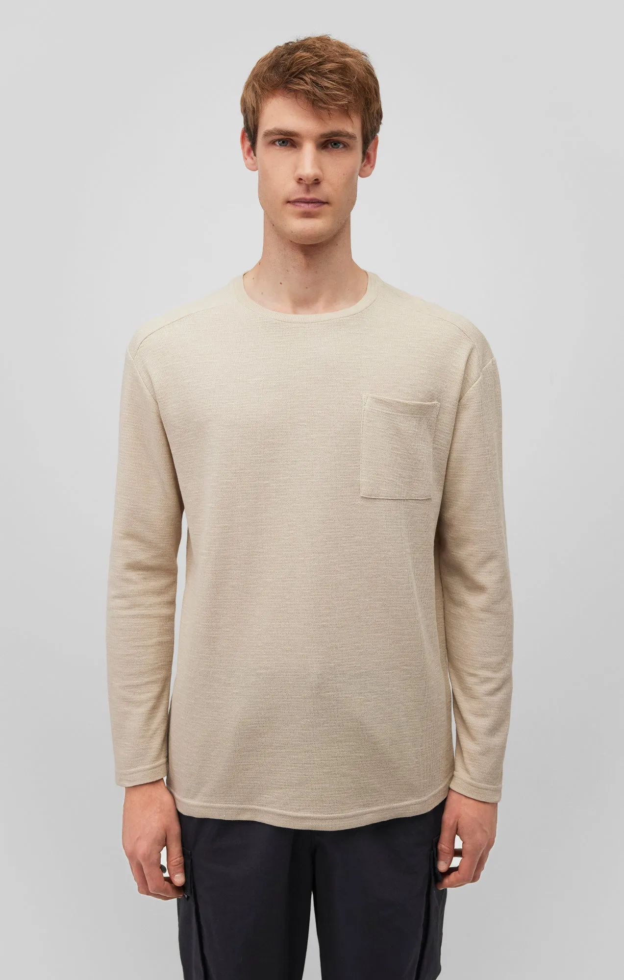 Lightweight Weave Informal charm LONG SLEEVE POCKET T-SHIRT IN PELICAN