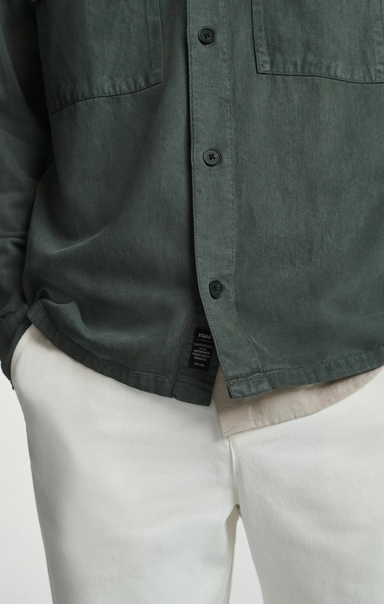 Seasonal Collection DOUBLE POCKET BUTTON-UP SHIRT IN URBAN CHIC