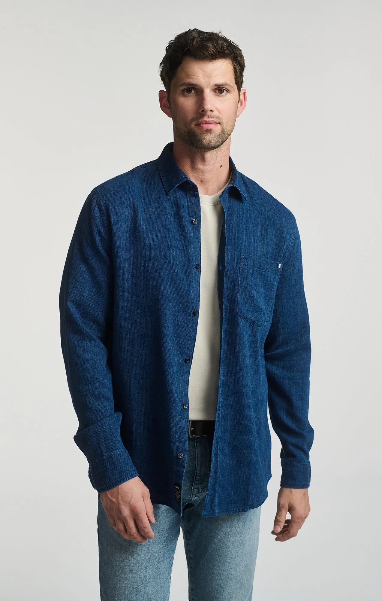 POCKET LONG SLEEVE BUTTON-UP SHIRT IN INDIGO Soft Comfort Essential Fit