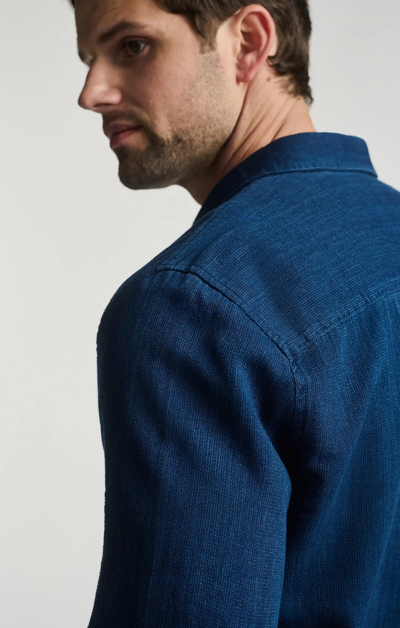 POCKET LONG SLEEVE BUTTON-UP SHIRT IN INDIGO Tagless label