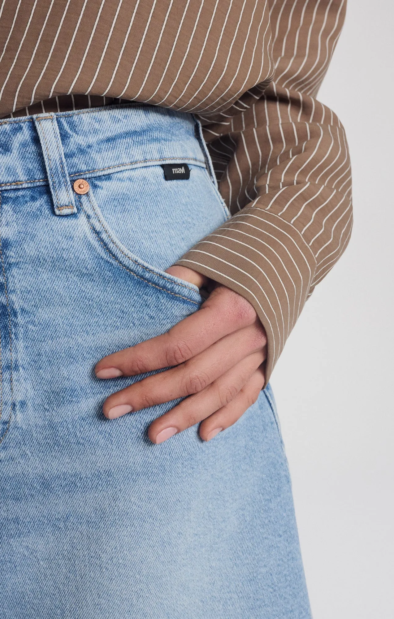 AKIRA BERMUDA SHORTS IN LIGHT BLUE 90'S cyclists Modern Cut