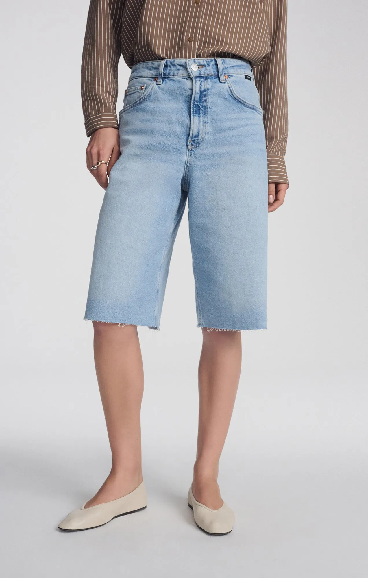 Quick Layering AKIRA BERMUDA SHORTS IN LIGHT BLUE 90'S
