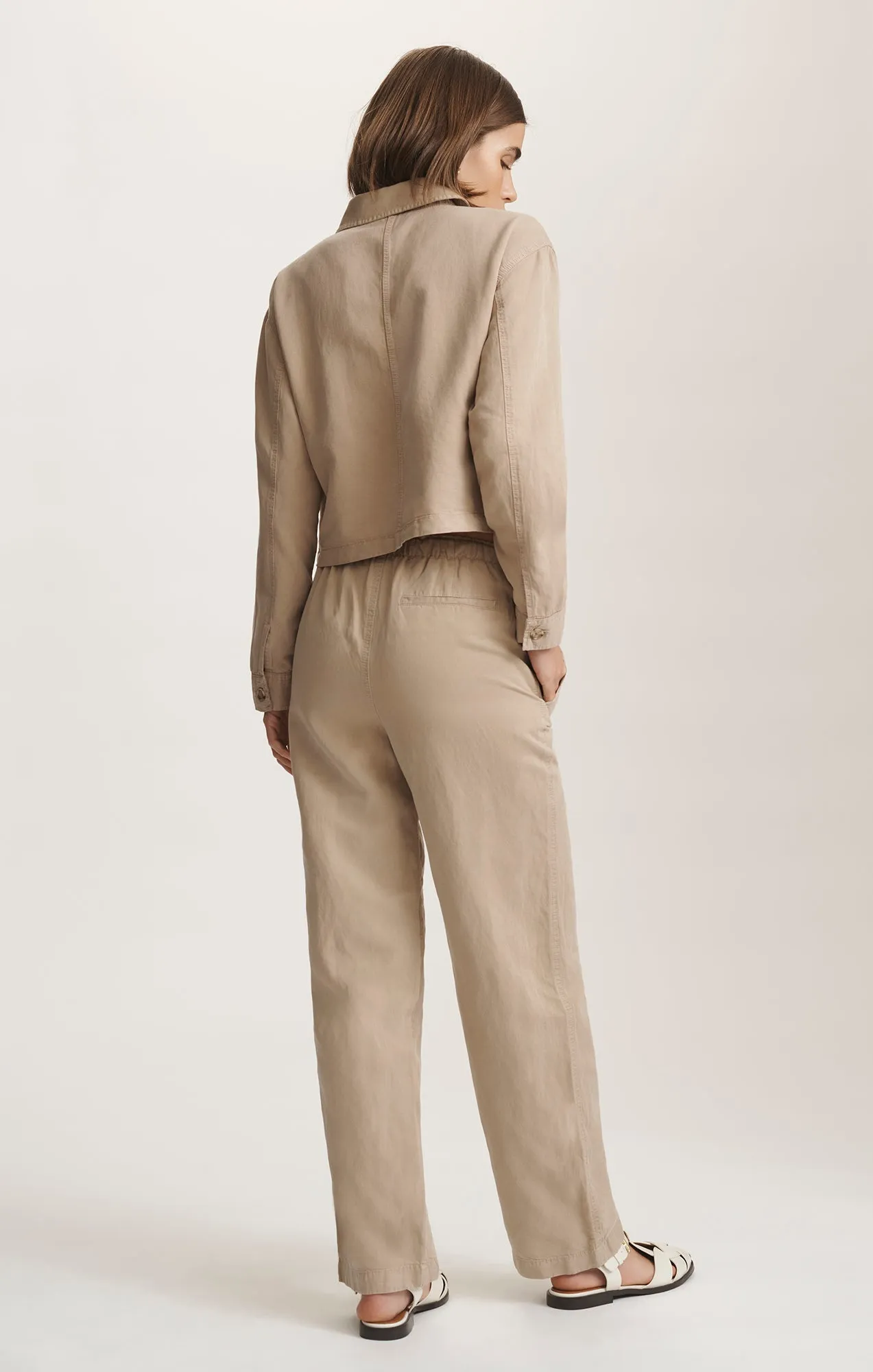 Non Restrictive Fit Abrasion Resistant Edges CROPPED TENCEL? OVERSHIRT IN CHINCHILLA