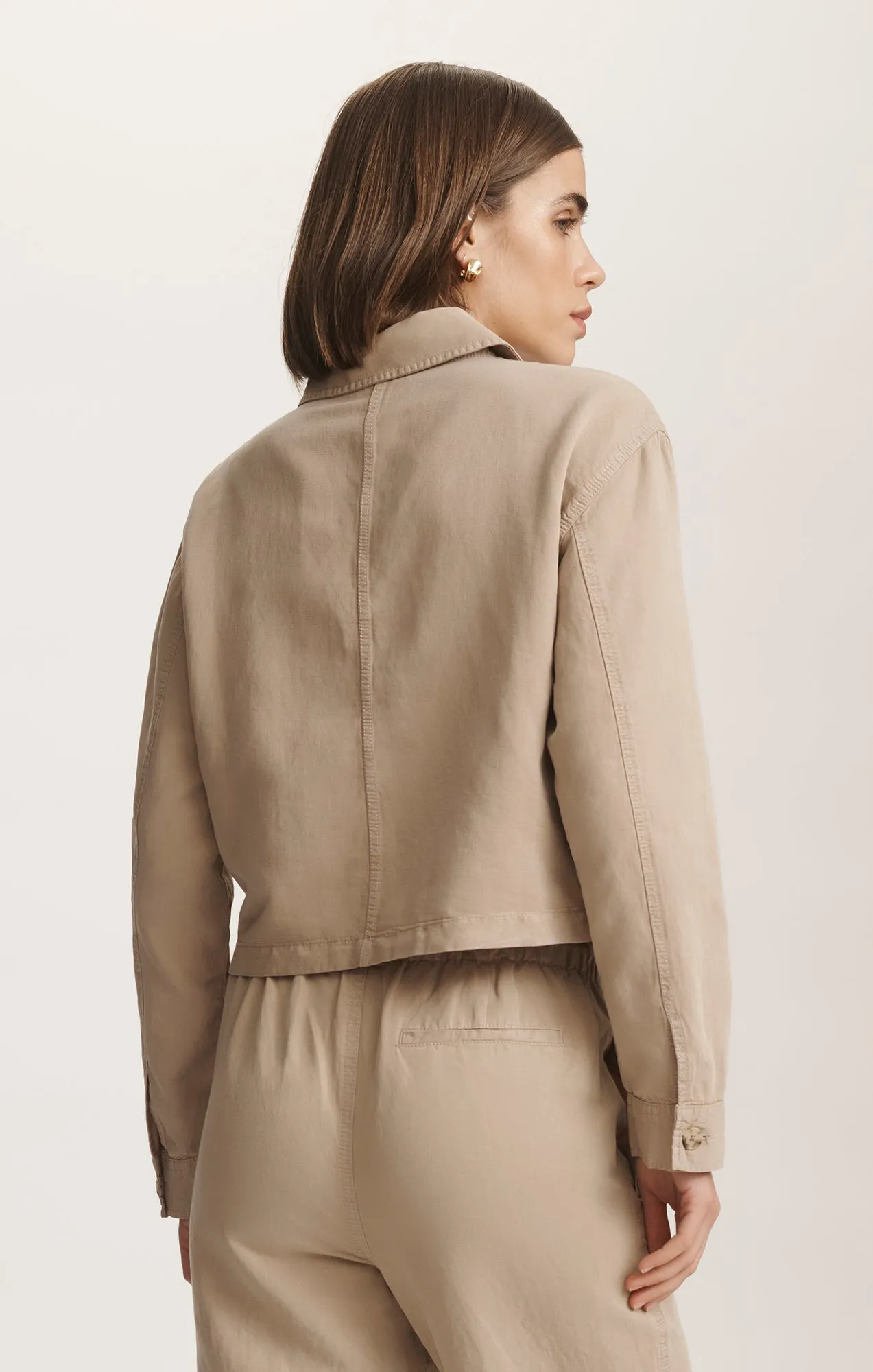 CROPPED TENCEL? OVERSHIRT IN CHINCHILLA Fitted Silhouette