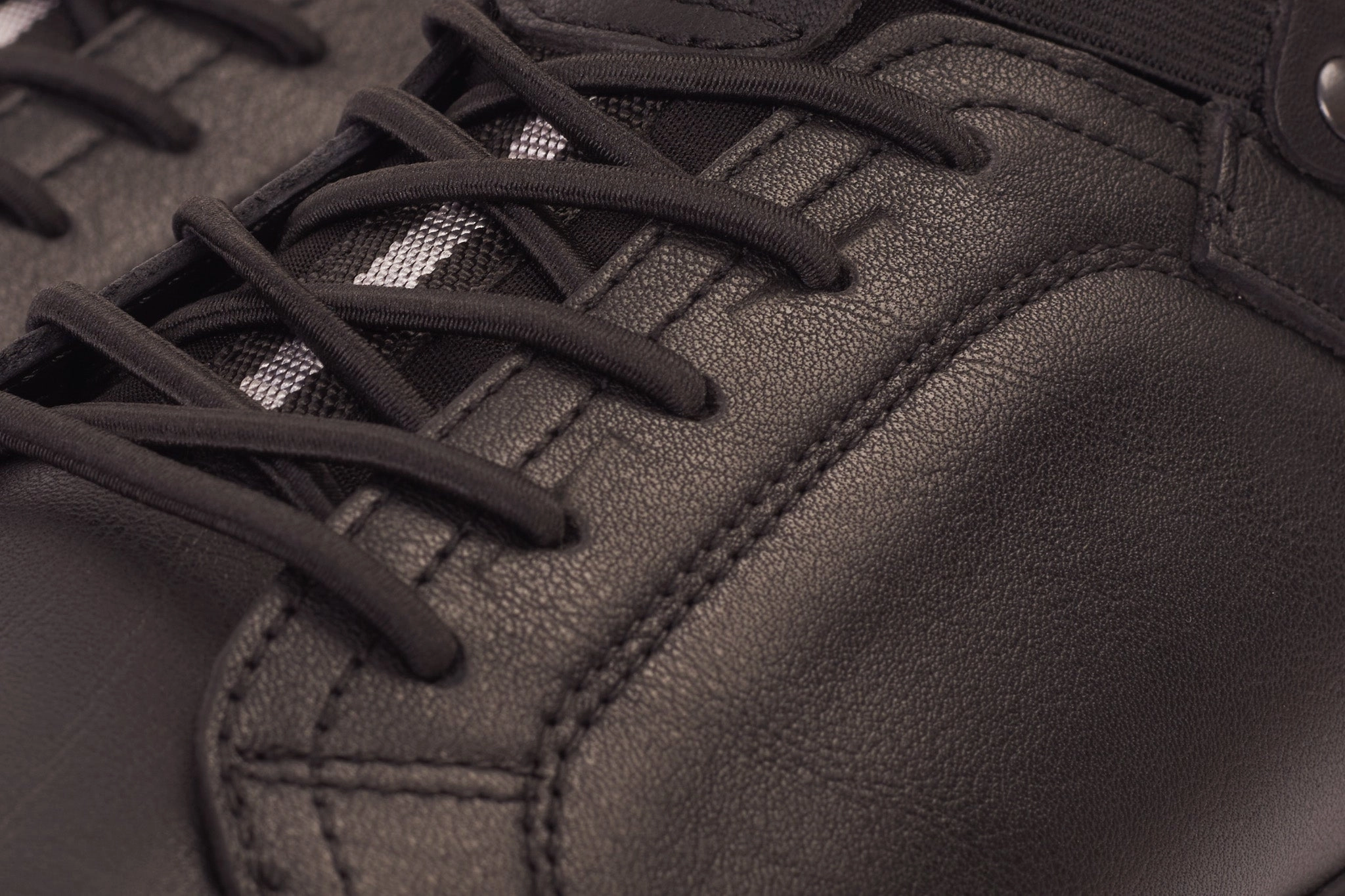 The Mumbai Black Leather Men Sneaker Final Sale! Elastic Collar Padding Adaptive Fit