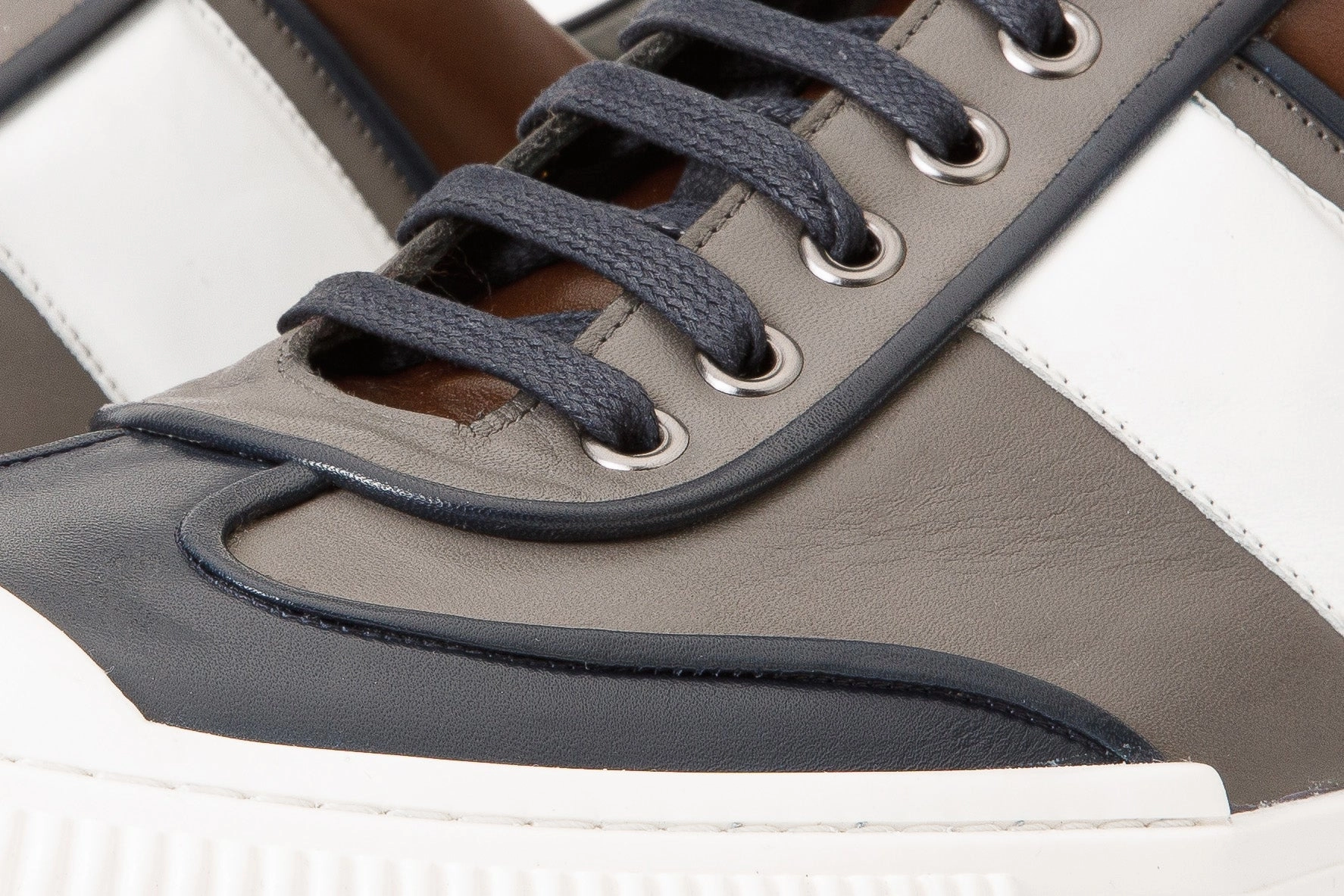 Non Slip Heel Grip All Terrain Grip Pattern The Rom Multicolor Leather Men Sneaker