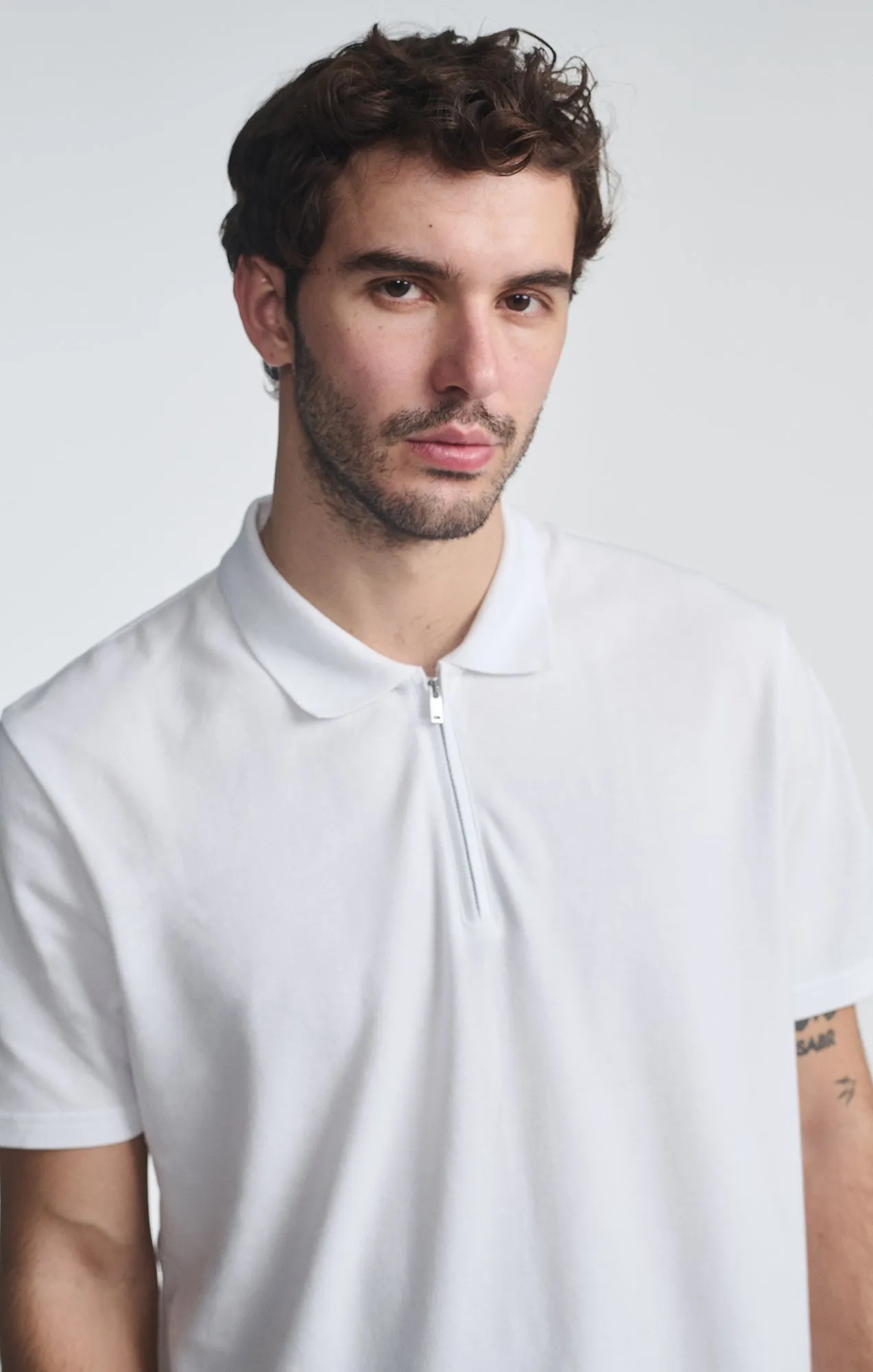QUARTER ZIP POLO SHIRT IN WHITE Functional Comfort family gathering