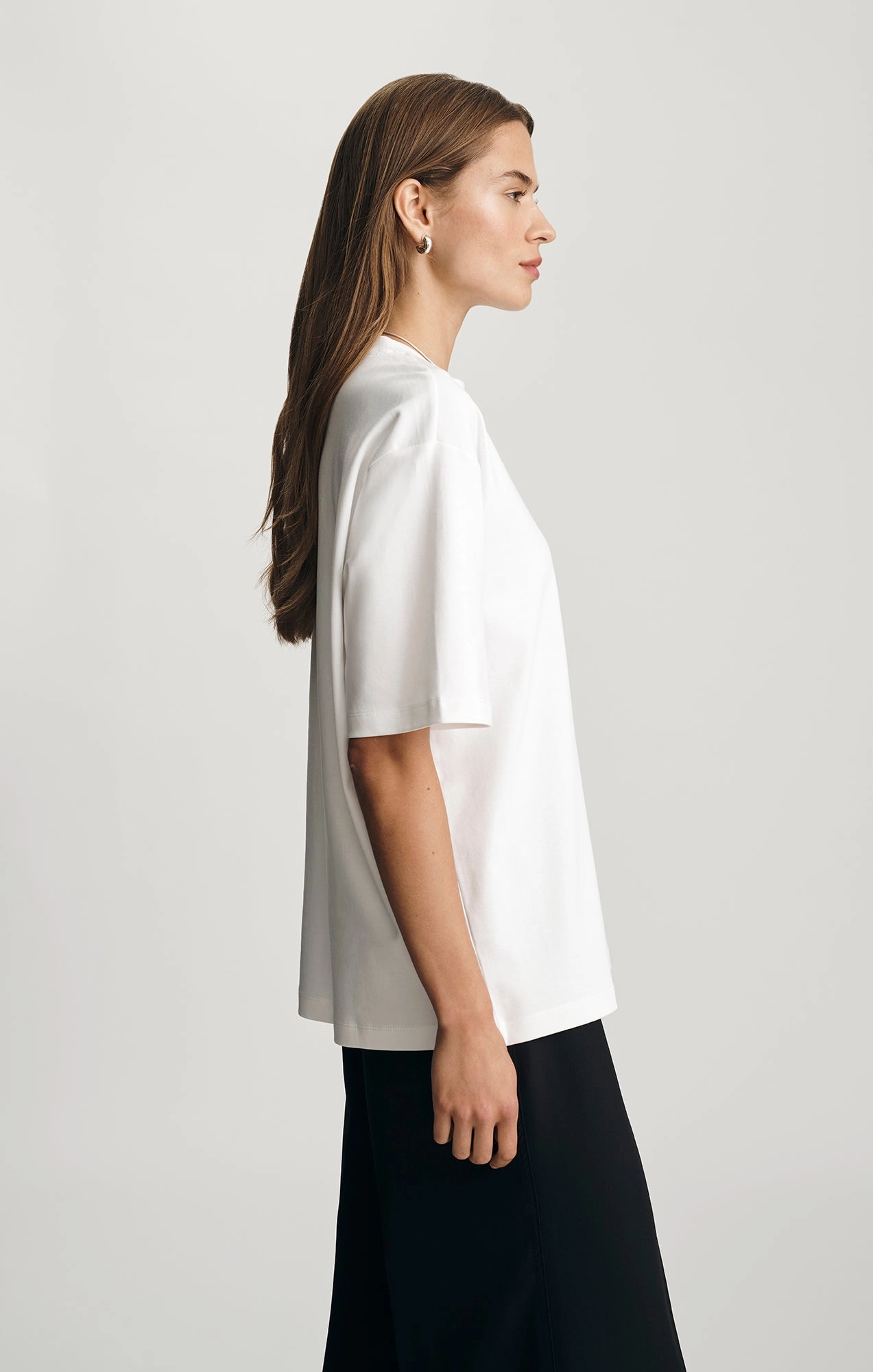 BASIC CREW NECK T-SHIRT IN WHITE Reinforced Shoulder Seams
