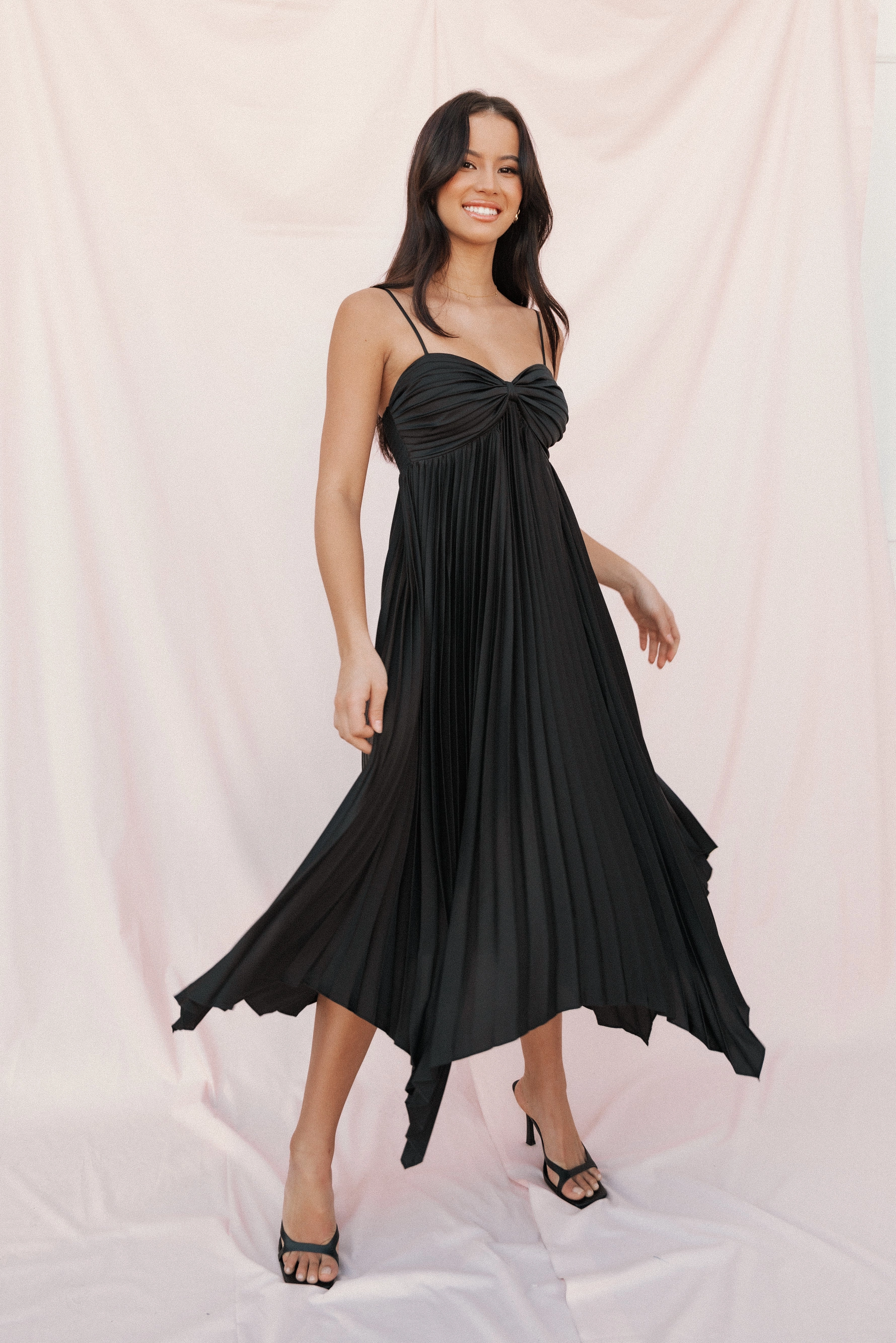 Perfect Shape Vibrant Aesthetic Vikki Dress - Black