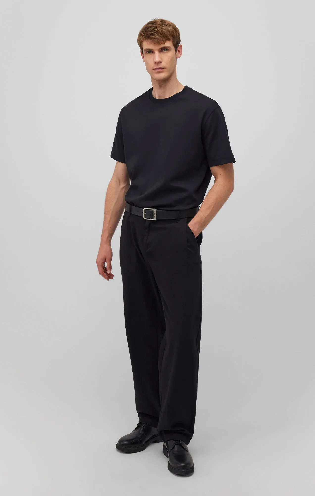SHORT SLEEVE CREW NECK T-SHIRT IN BLACK Sleek Layer