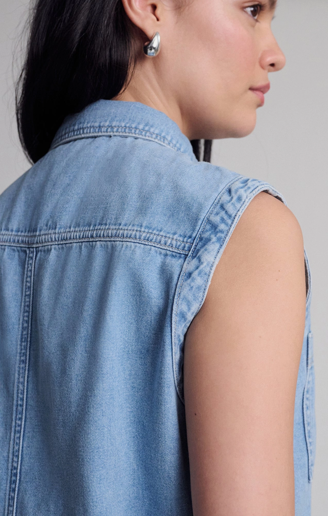 SIMLA POCKET DRESS IN LIGHT BLUE GOLD Relaxed Style Smart Casual Minimalist Style Shopping Day Slim