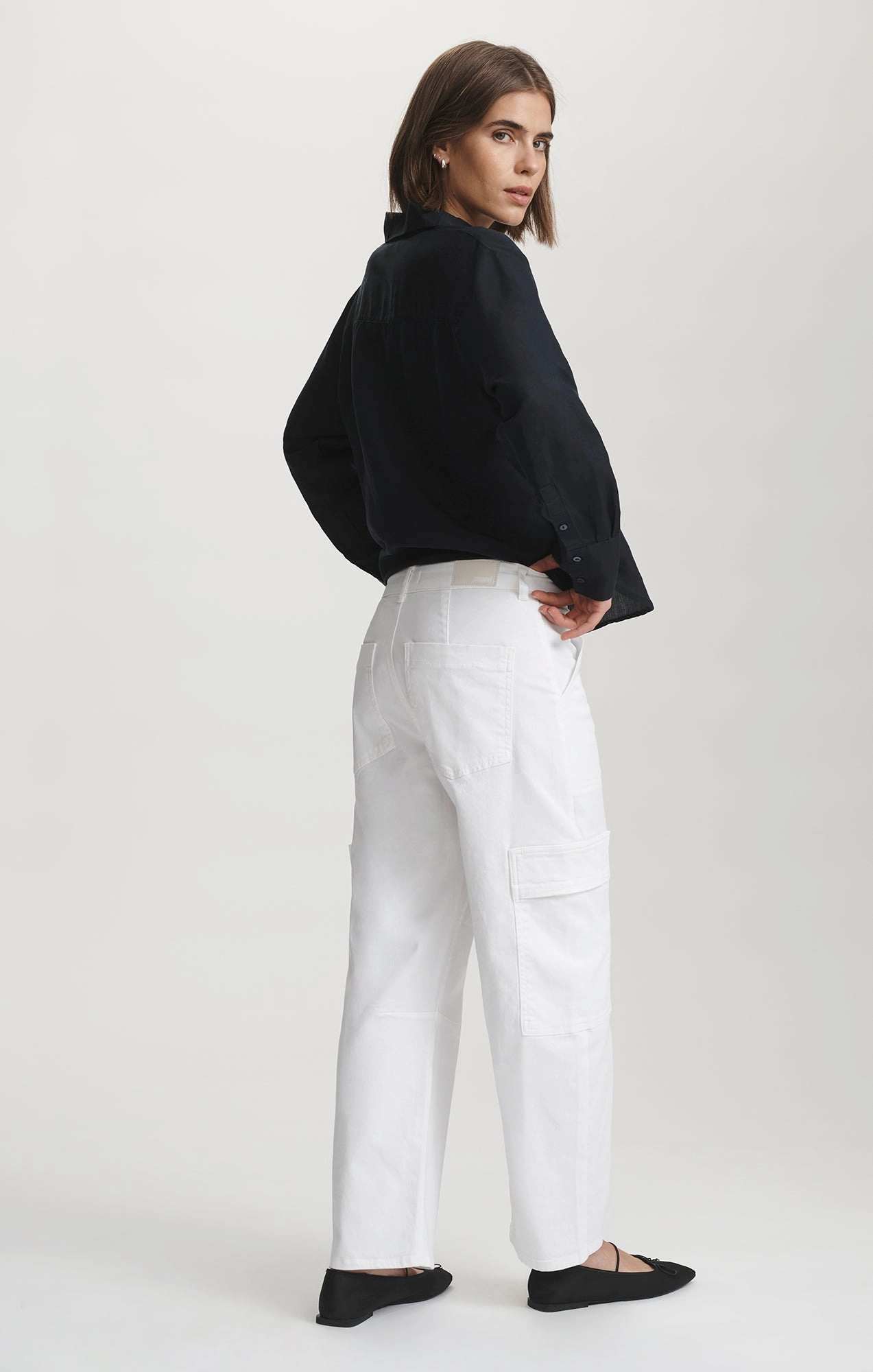 work mode Simple Cut VINNIE BARREL CARGO IN WHITE CASUAL TWILL