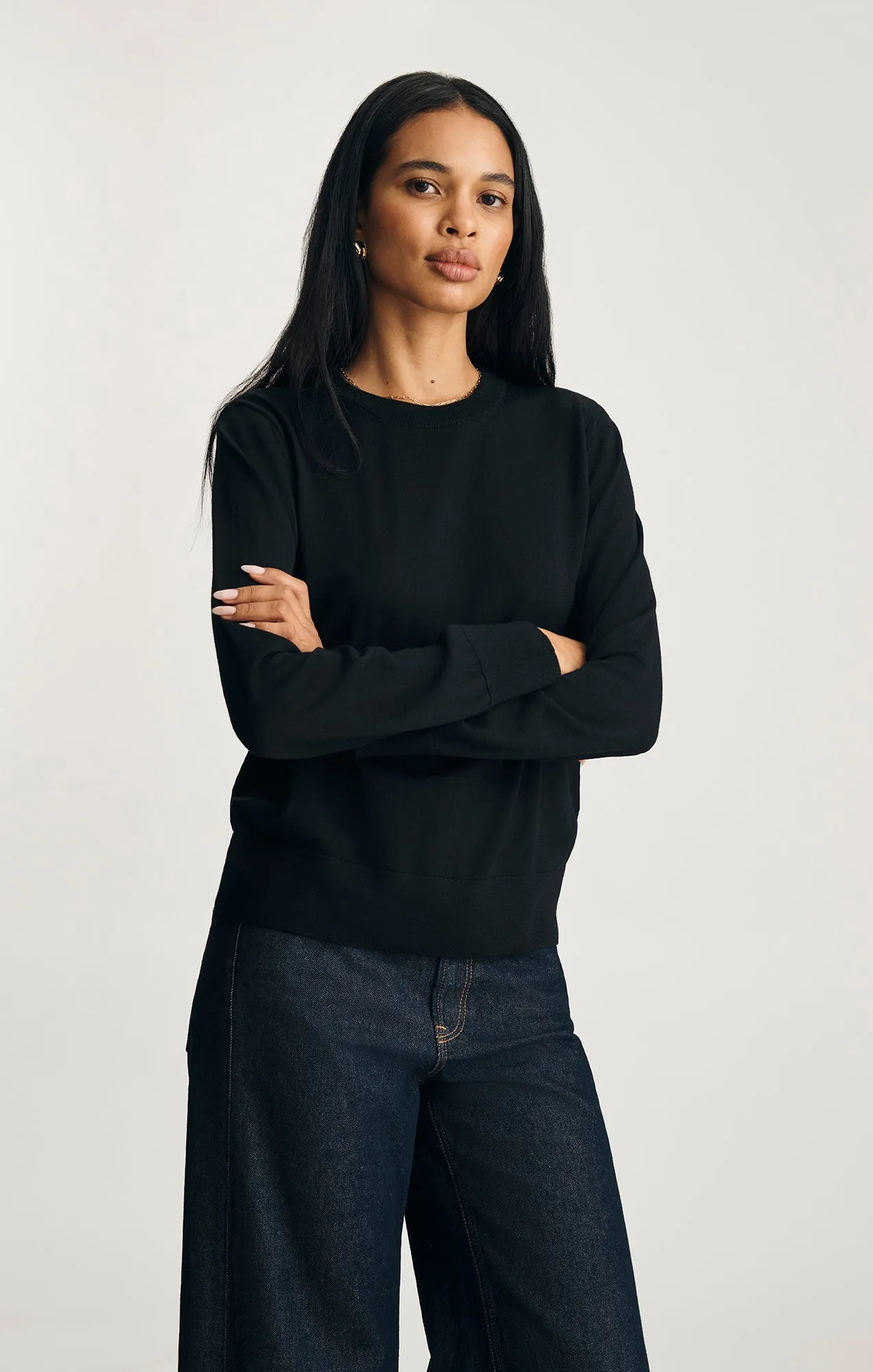 EDITION WOOL CREW NECK SWEATER IN BLACK fade resistance