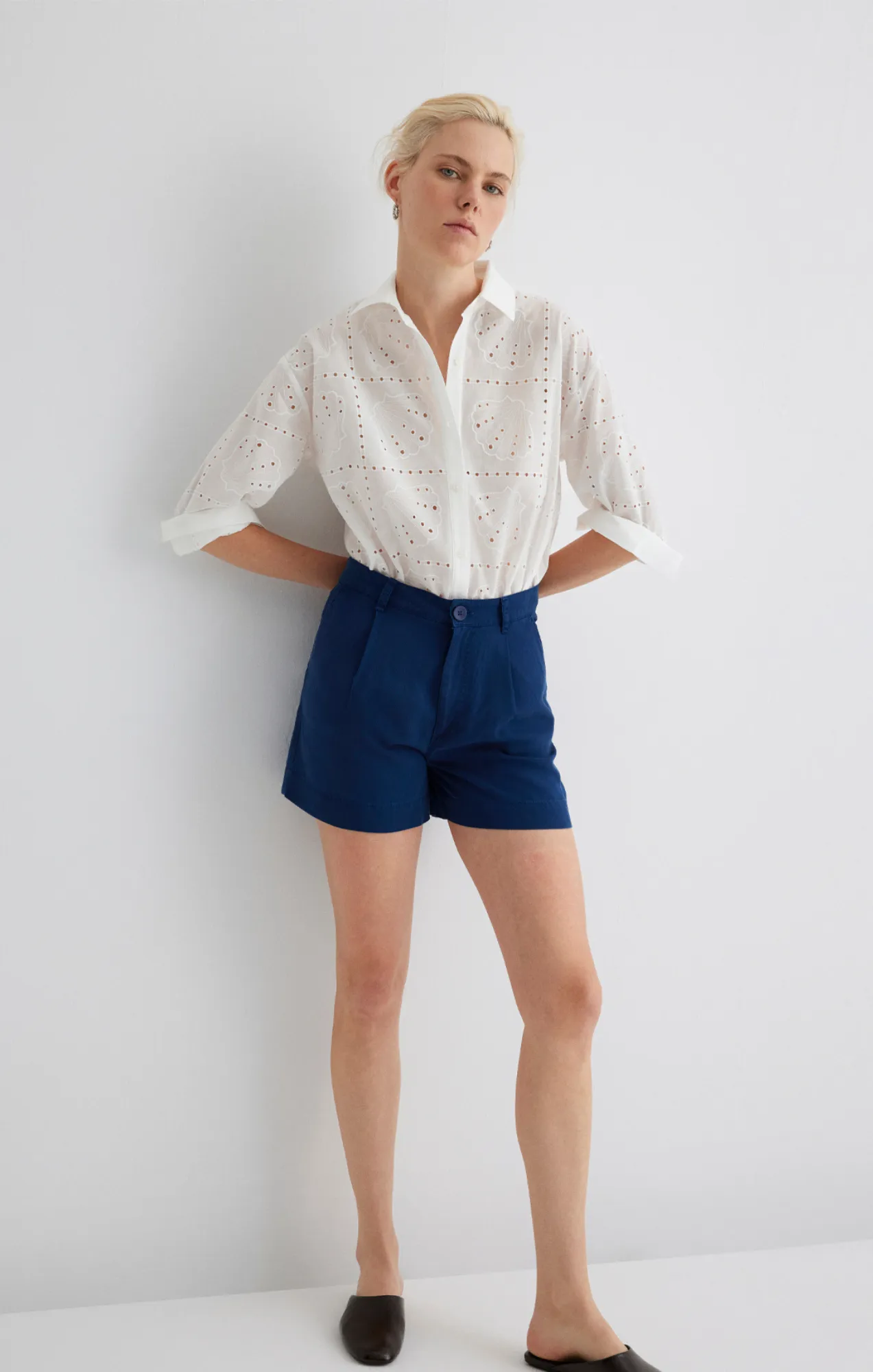 Active Comfort PLEATED TENCEL? SHORTS IN LIGHT INDIGO