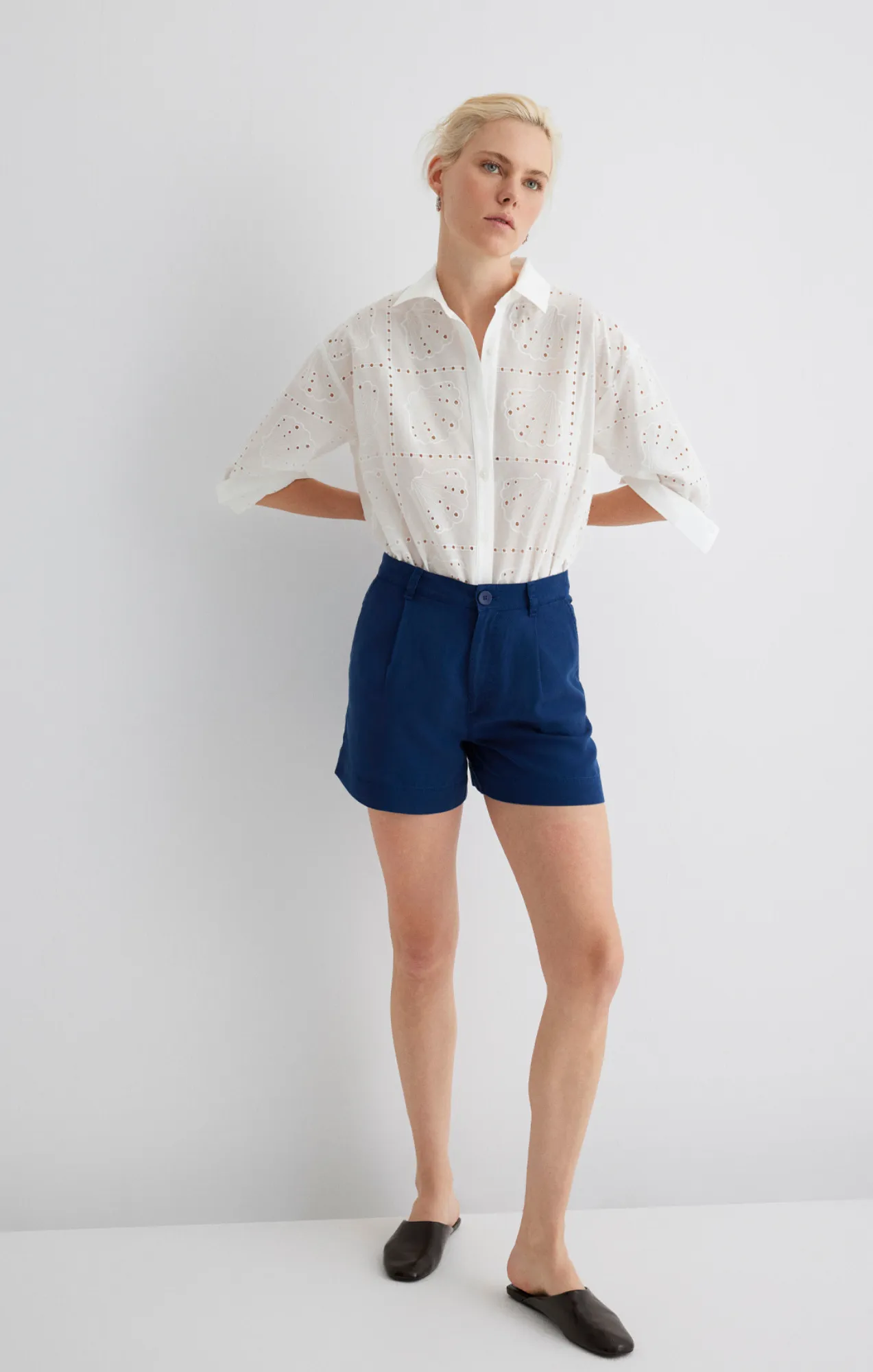 PLEATED TENCEL? SHORTS IN LIGHT INDIGO Freedom Stretch Collectible Item