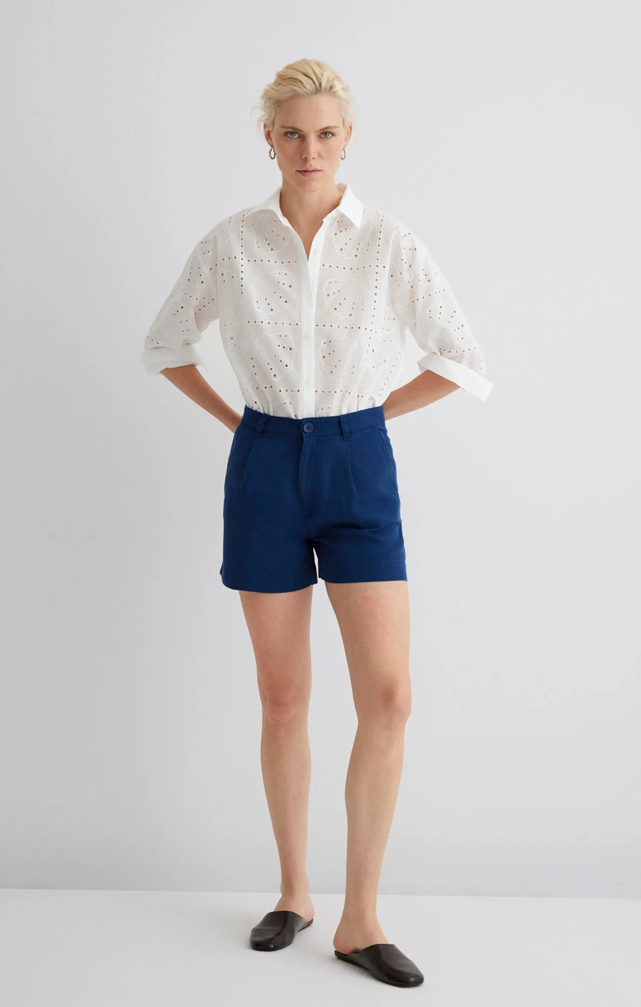Anti Slip Waist Grip PLEATED TENCEL? SHORTS IN LIGHT INDIGO