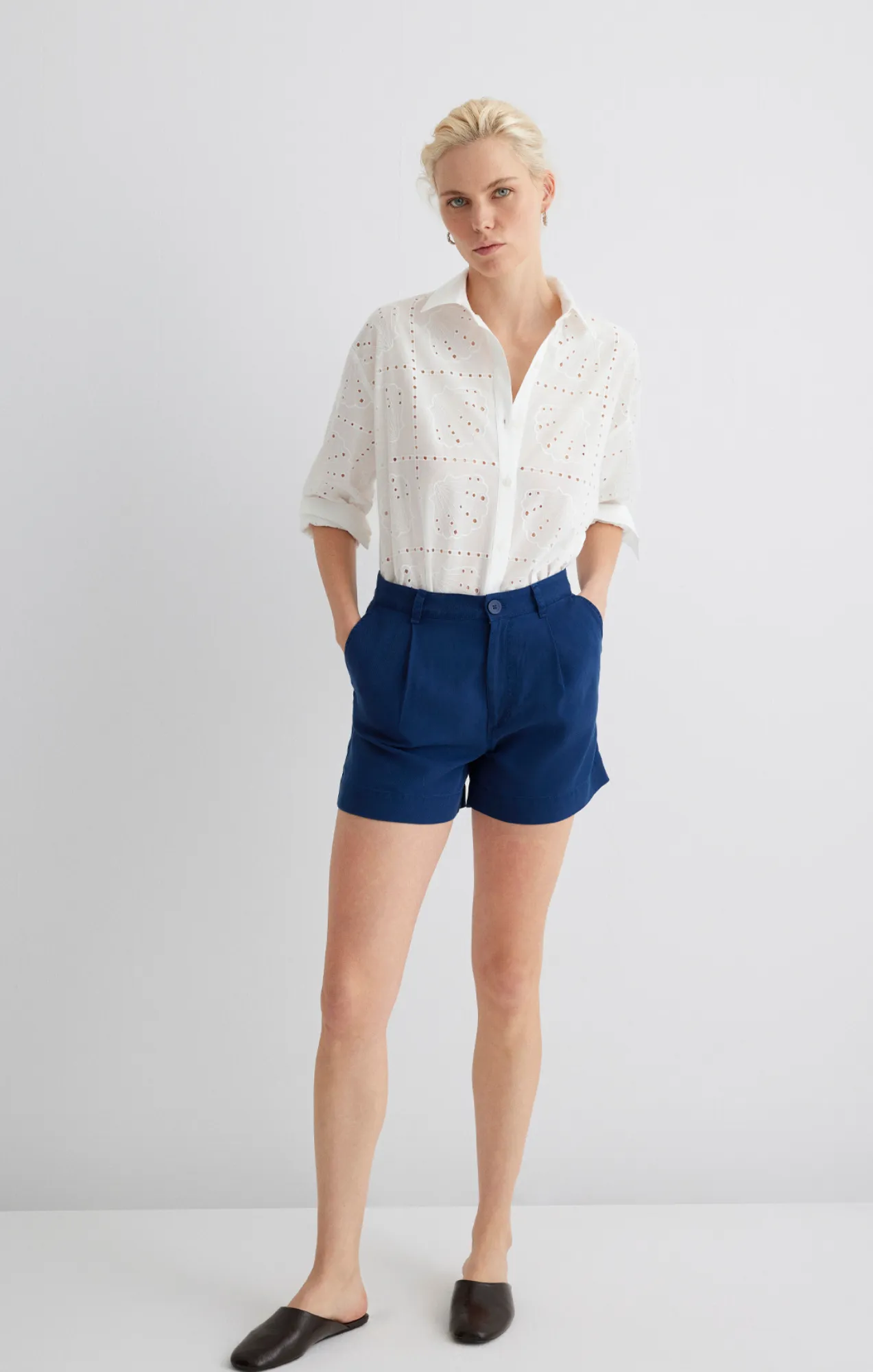PLEATED TENCEL? SHORTS IN LIGHT INDIGO Non Irritating Tags