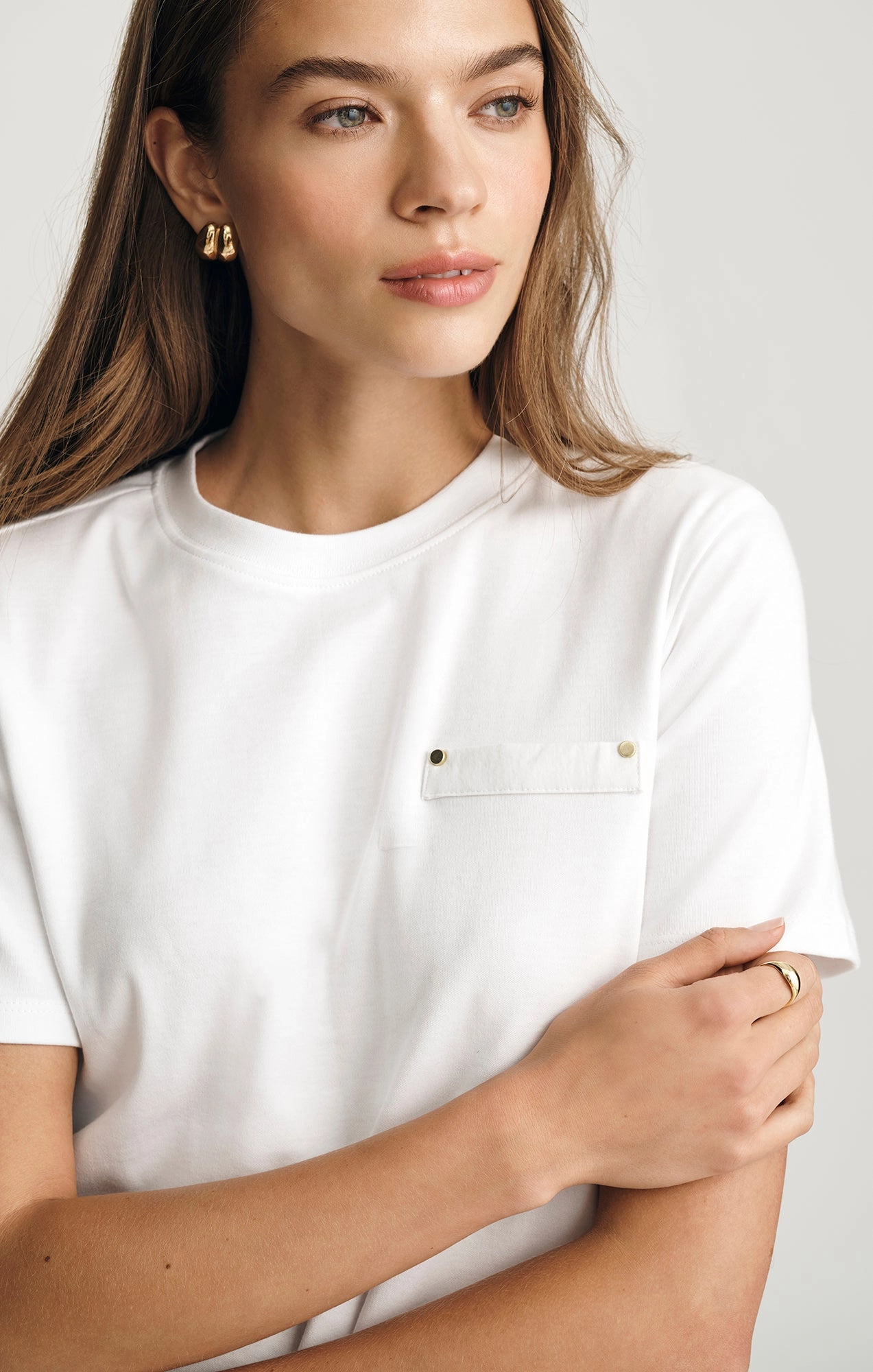 WELT POCKET T-SHIRT IN WHITE Drop Shoulder Design