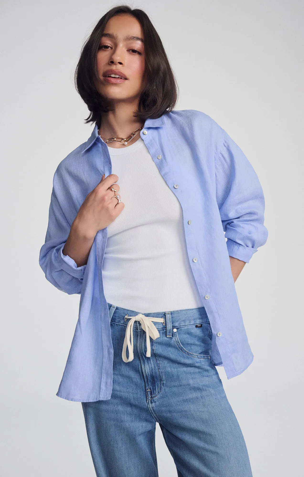 LINEN BUTTON-UP SHIRT IN BLUE HERON Active Layering Fashion Forward