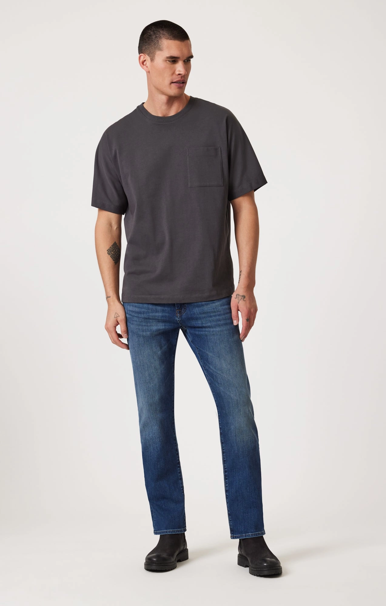 ZACH STRAIGHT LEG IN DARK USED WILLIAMSBURG Trend Neutral Couple Look Lightweight