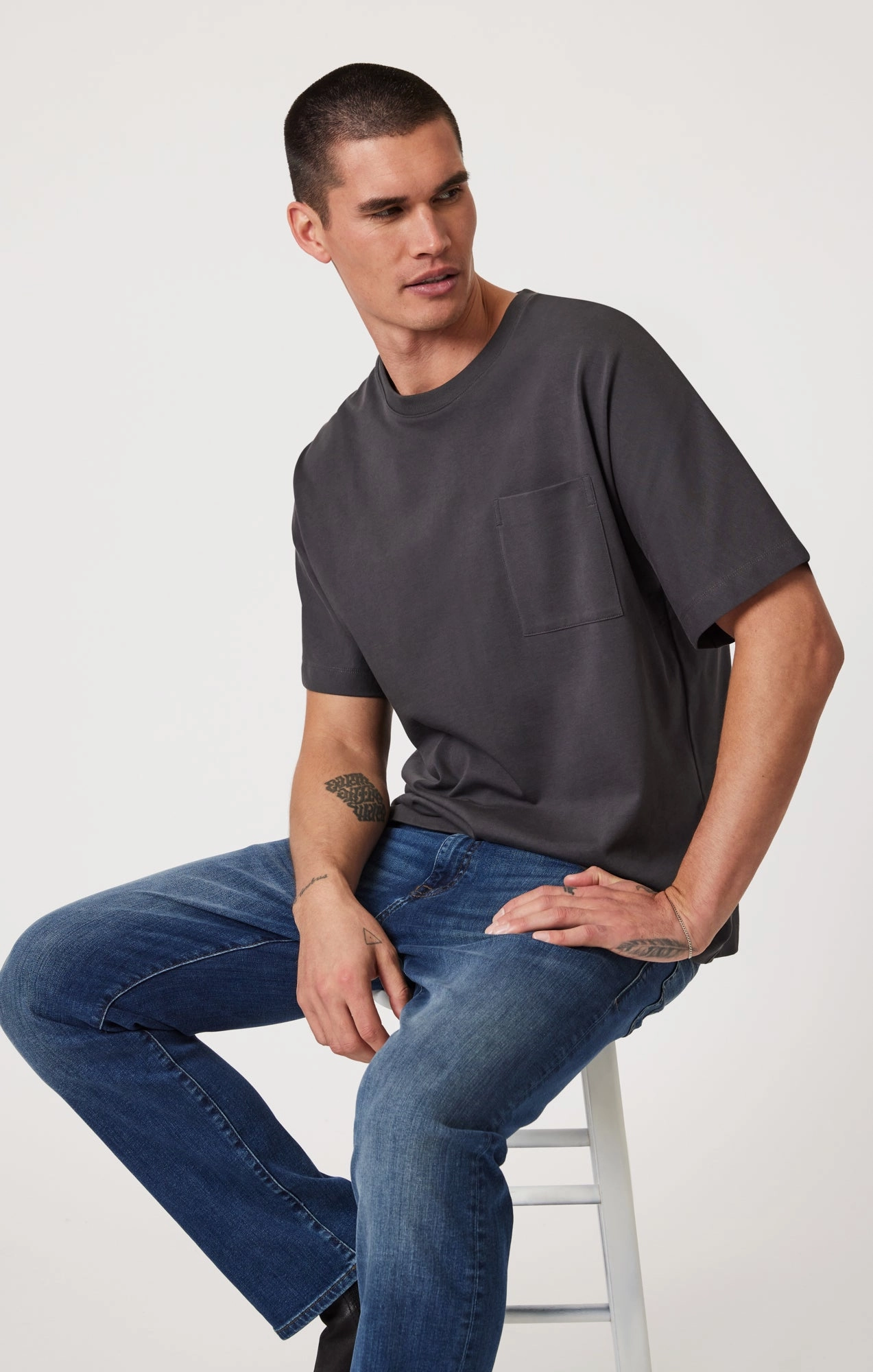 ZACH STRAIGHT LEG IN DARK USED WILLIAMSBURG Subtle Detail