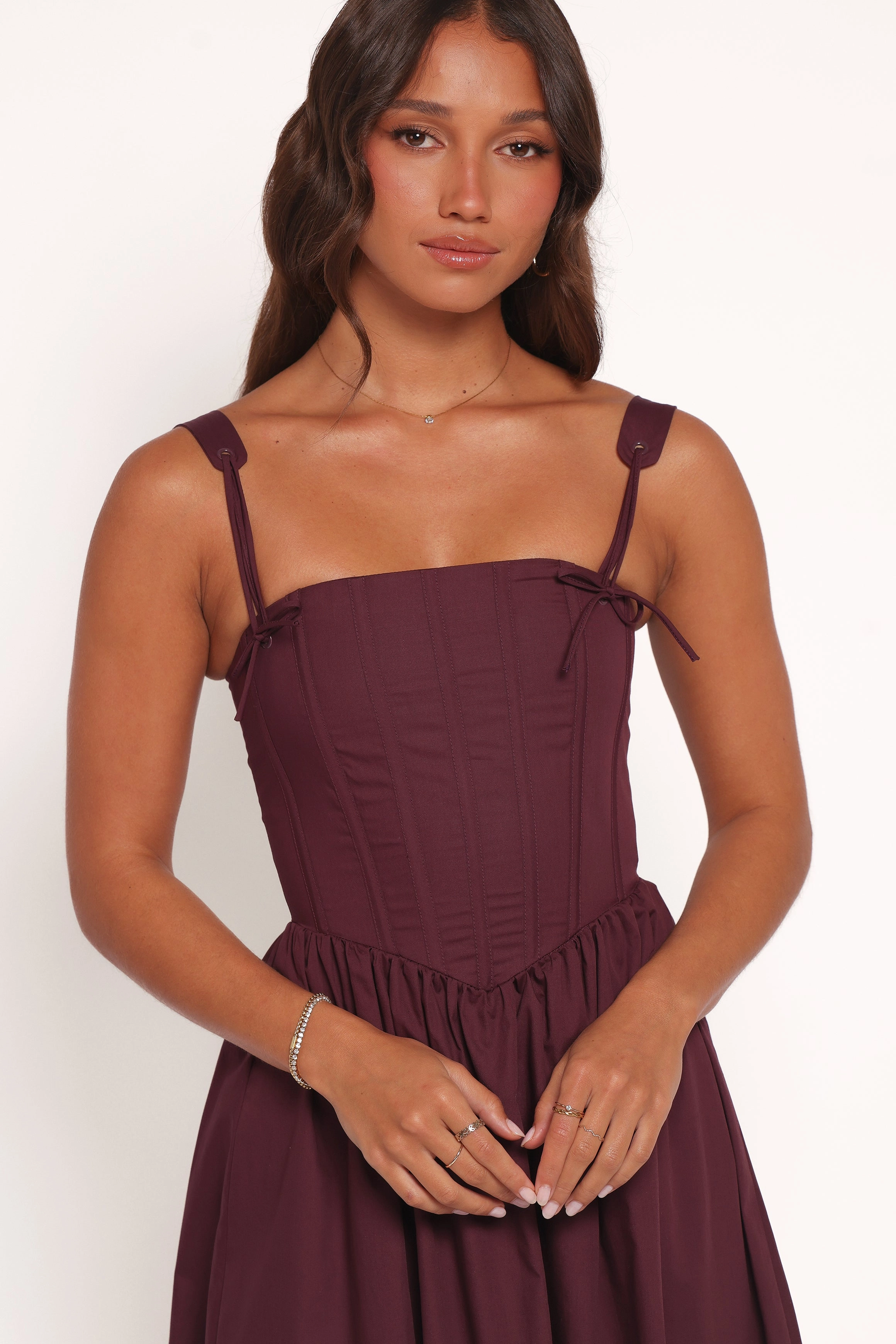 Zenobia Midi Dress - Cherry Open-back Flattering Design